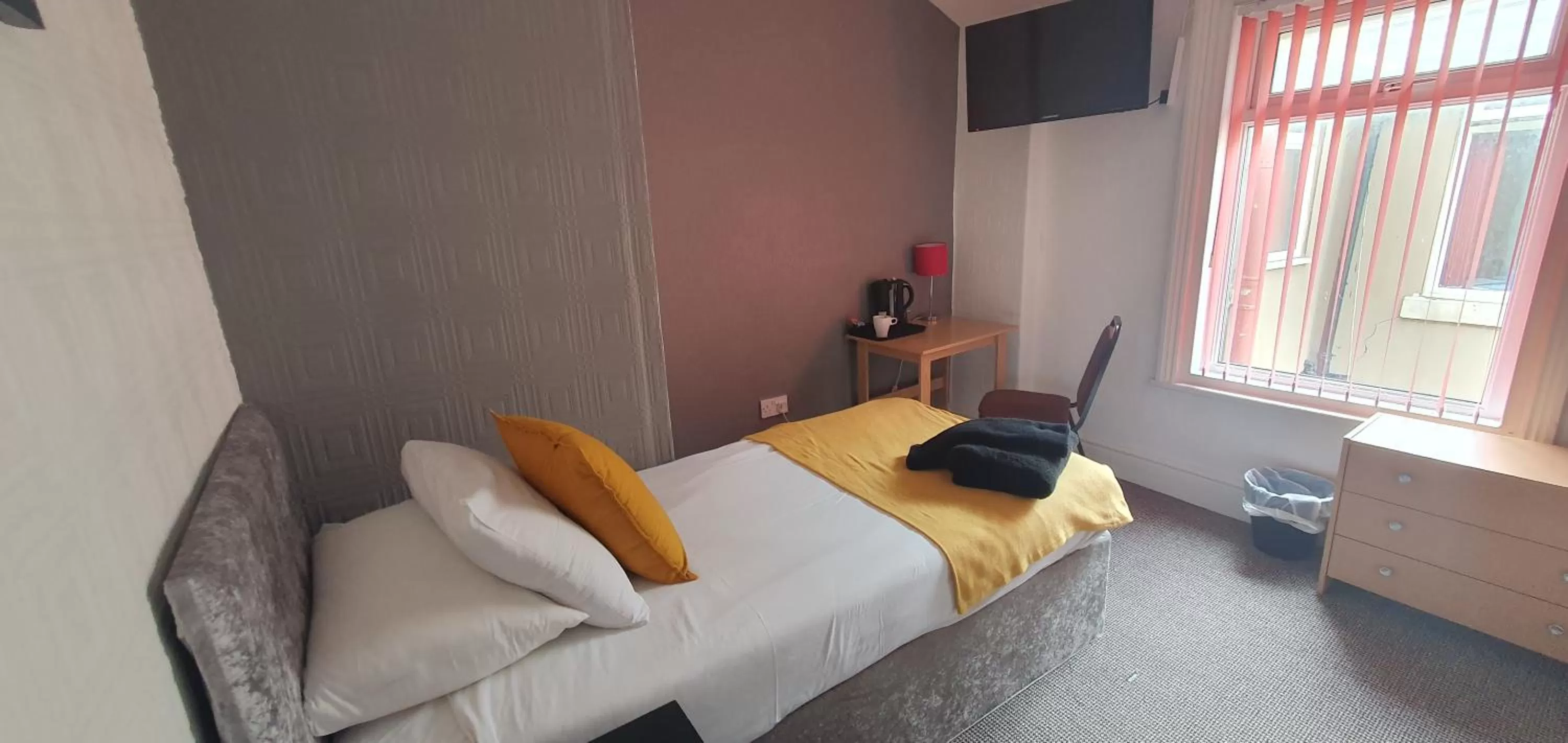 Bed in Palm Beach Hotel by the Sea