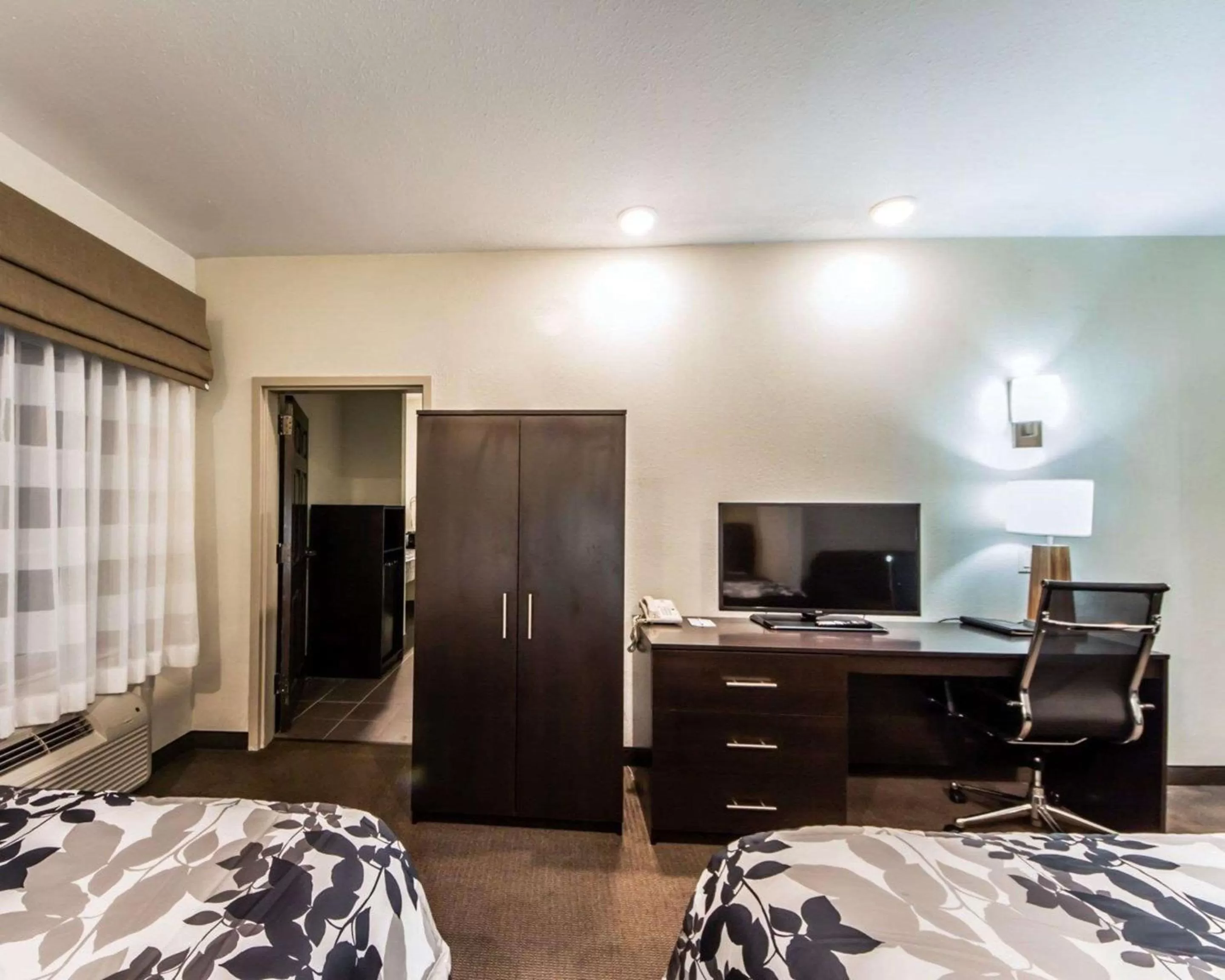 Photo of the whole room, Bed in Sleep Inn & Suites Guthrie - Edmond North