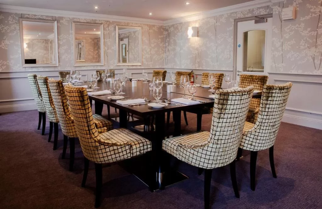 Restaurant/places to eat in Trout Hotel