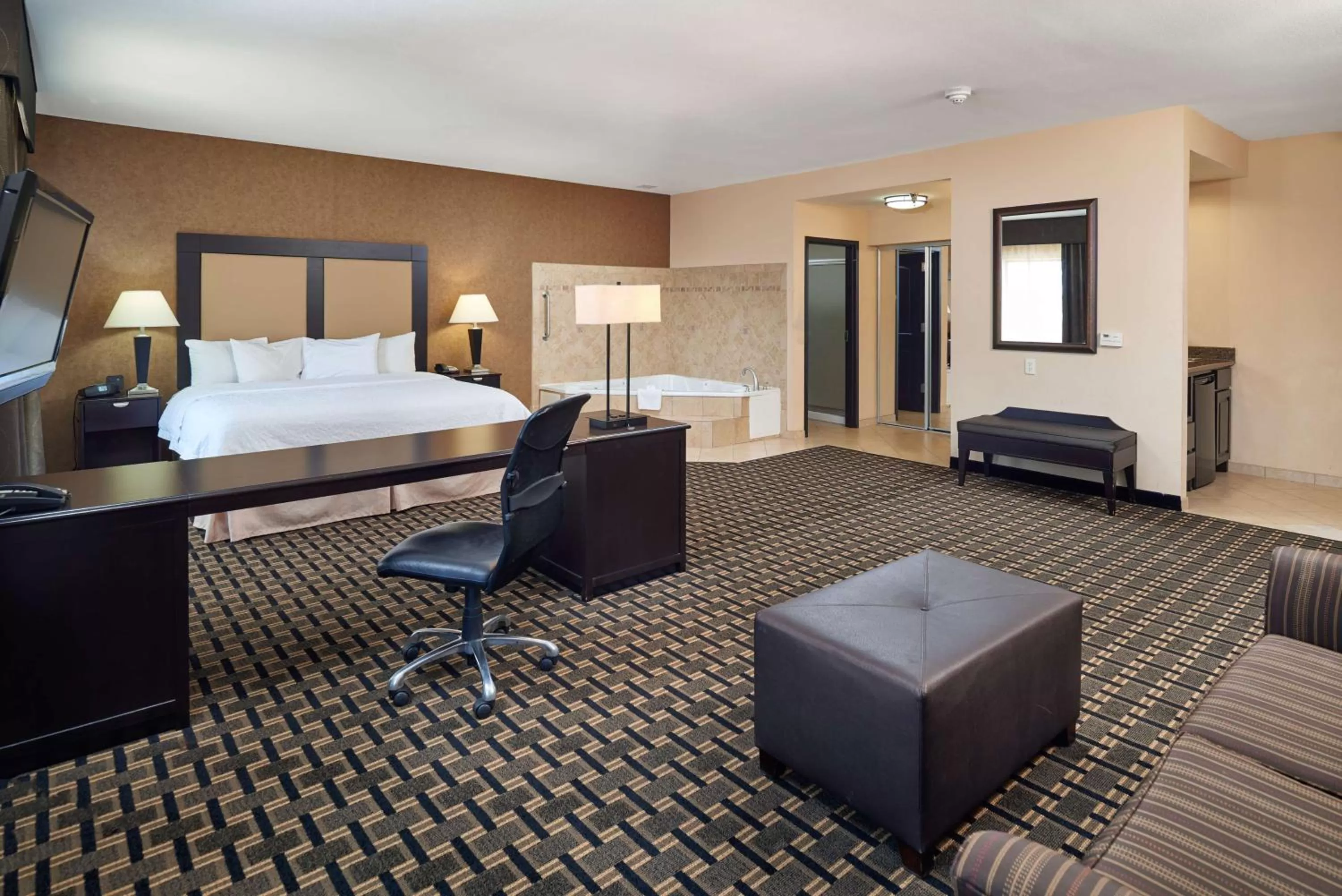 King Suite with Spa Bath - Non-Smoking in Hampton Inn & Suites Longview North