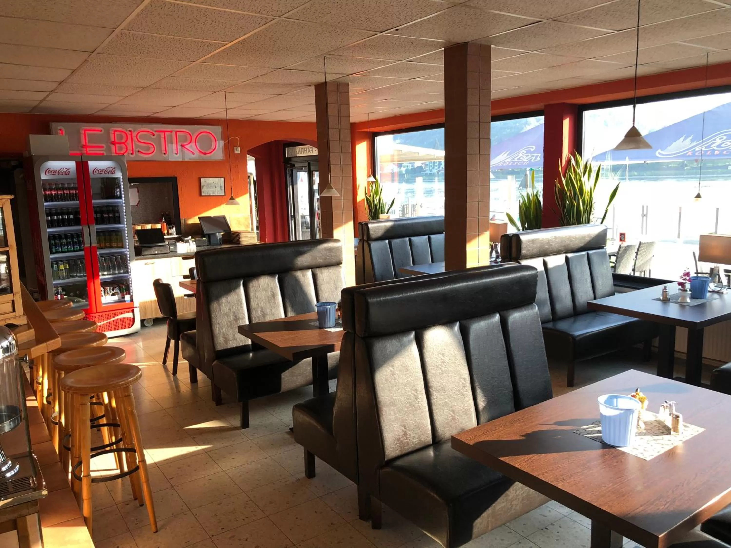 Restaurant/places to eat in Hotel Rhein INN