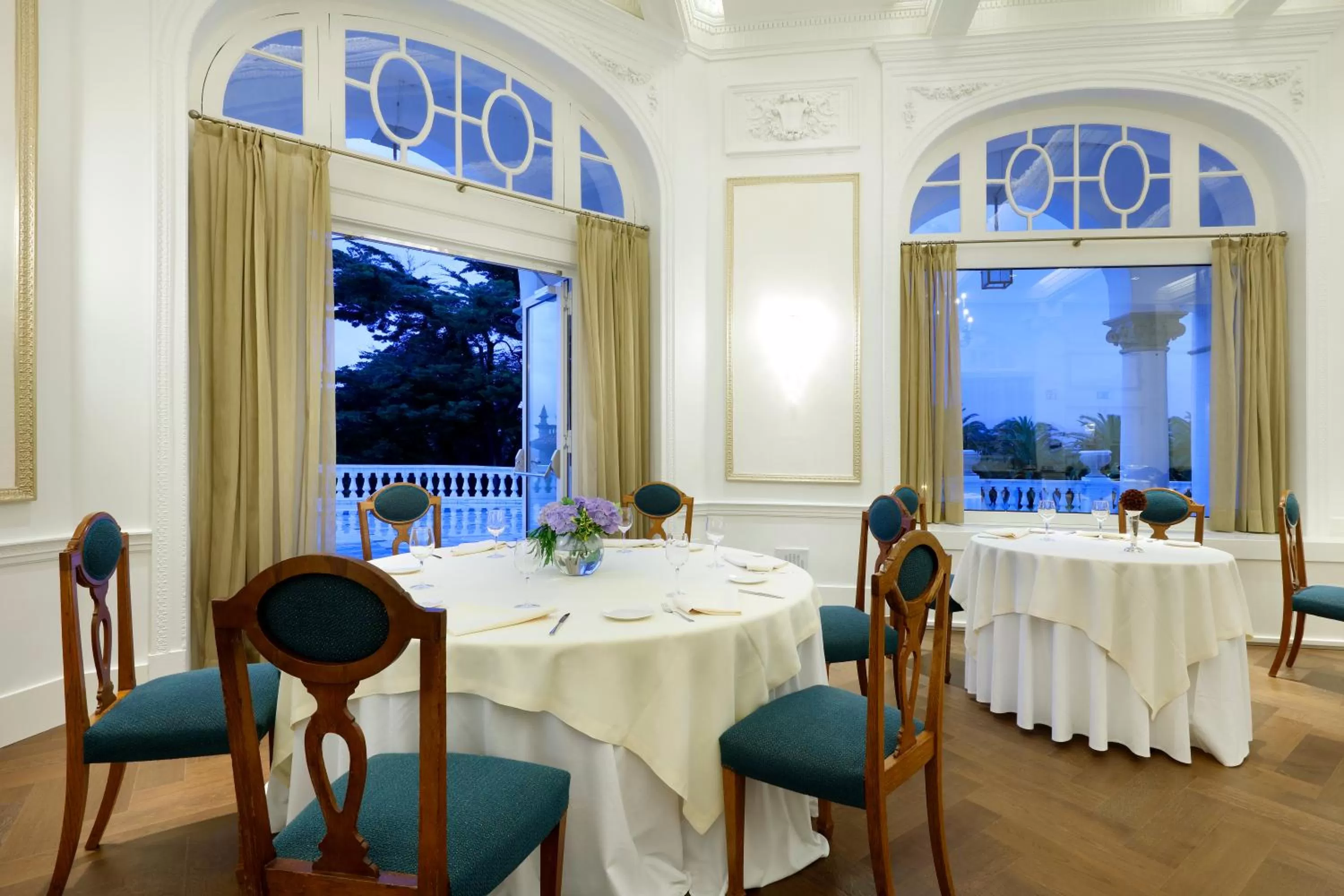 Restaurant/places to eat in Eurostars Hotel Real