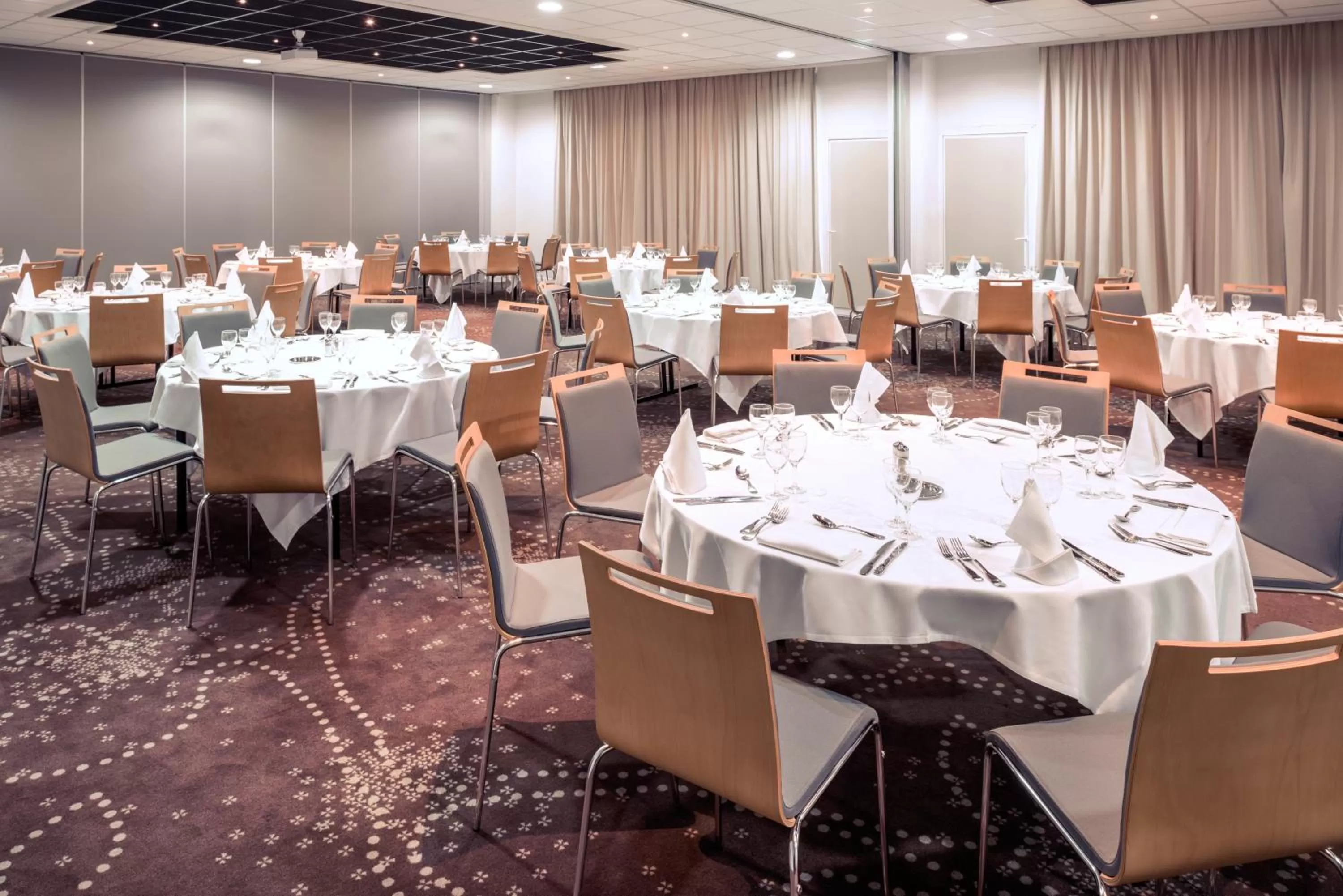 Restaurant/places to eat in Mercure Compiègne Sud