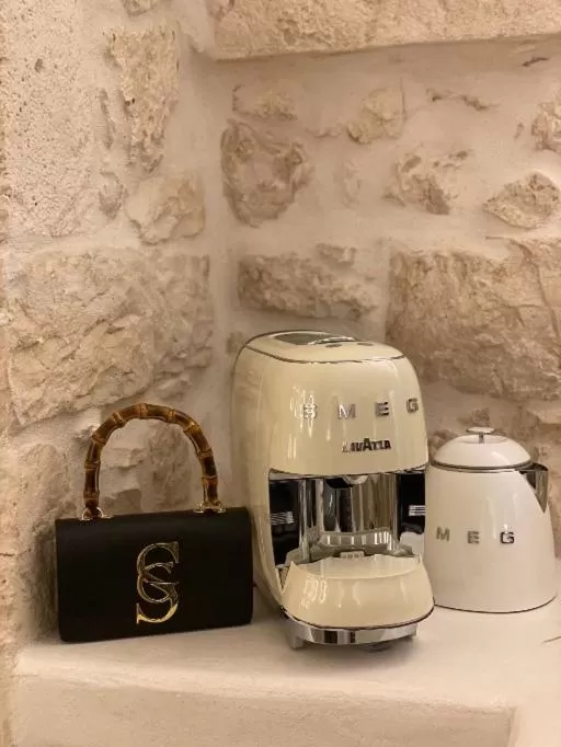 Coffee/tea facilities in Alesia Luxury Cave