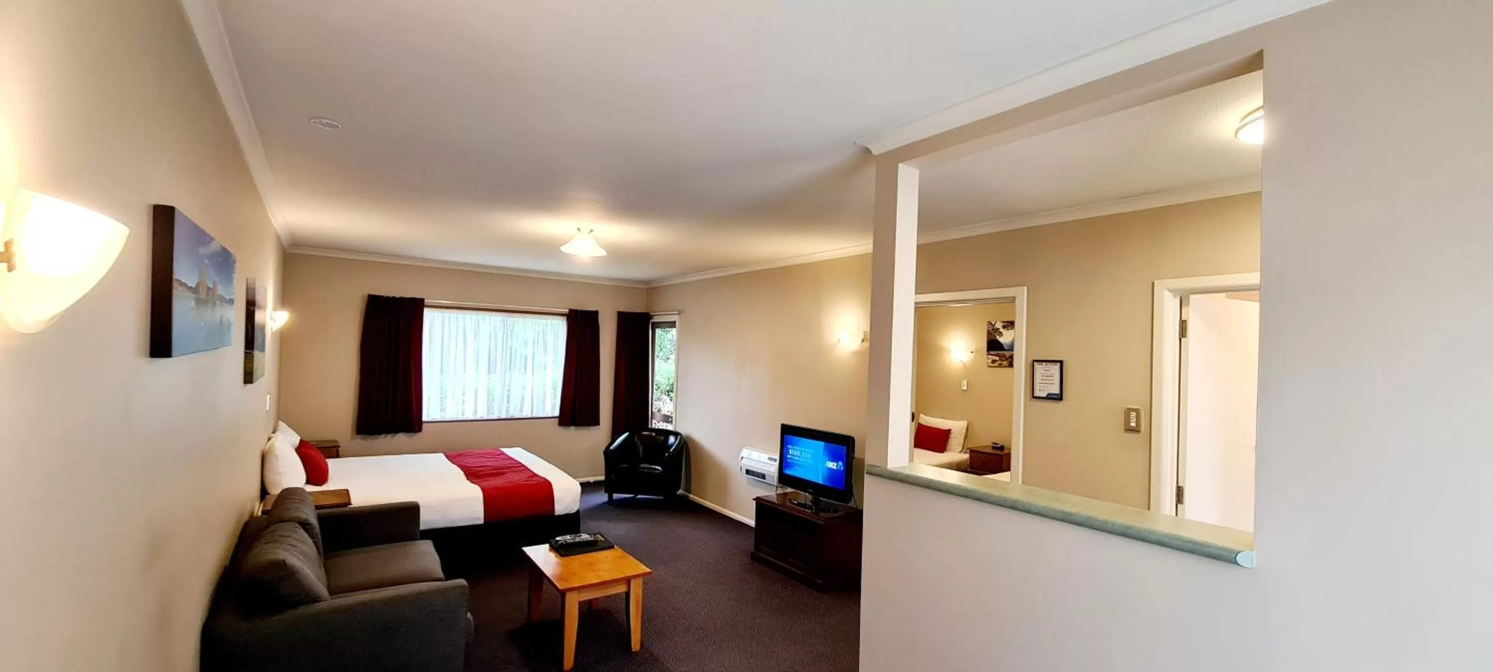 Living room, Bed in Parklands Motor Lodge Timaru