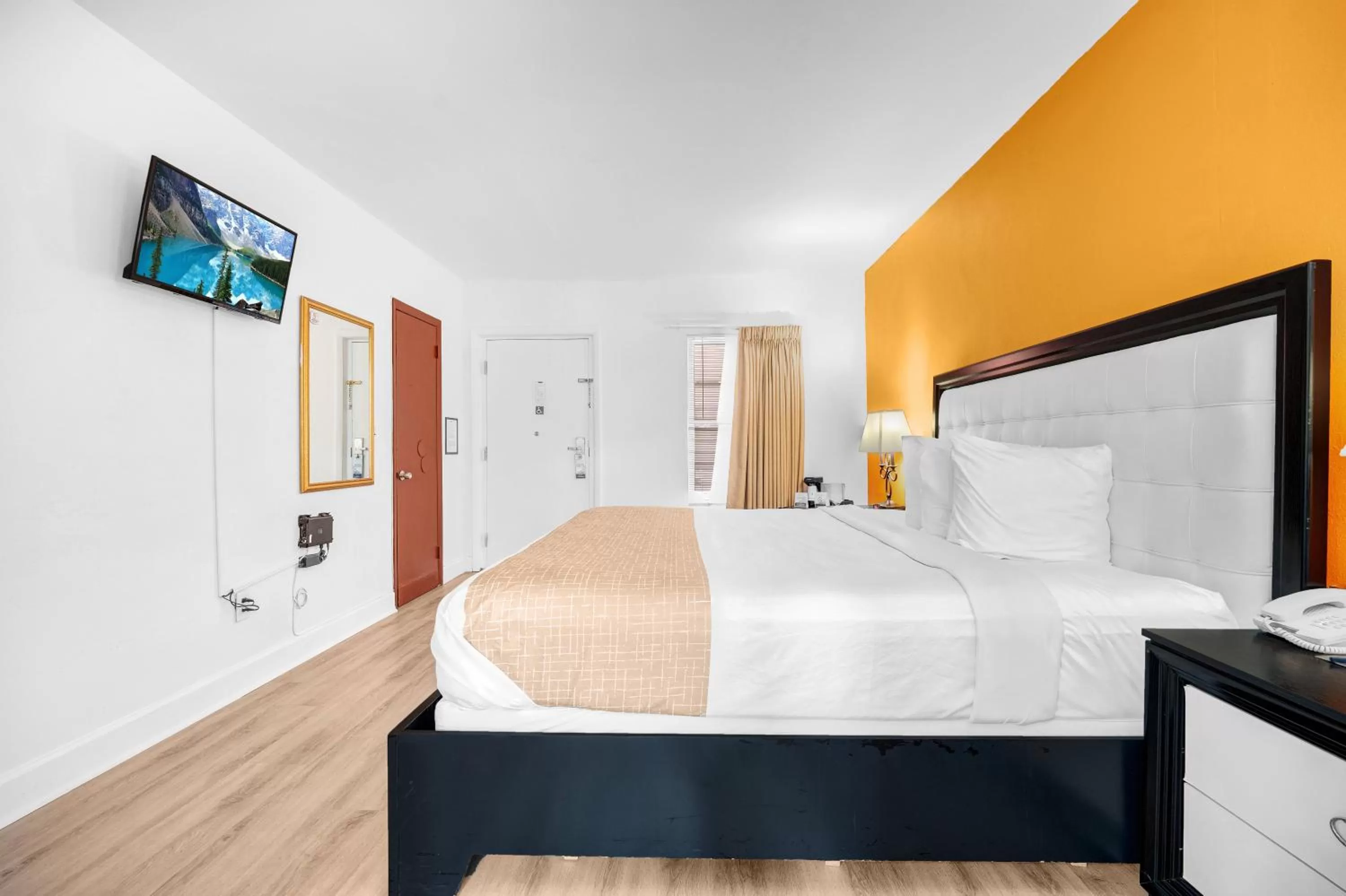 Photo of the whole room, Bed in Travelodge by Wyndham Miami Biscayne Bay