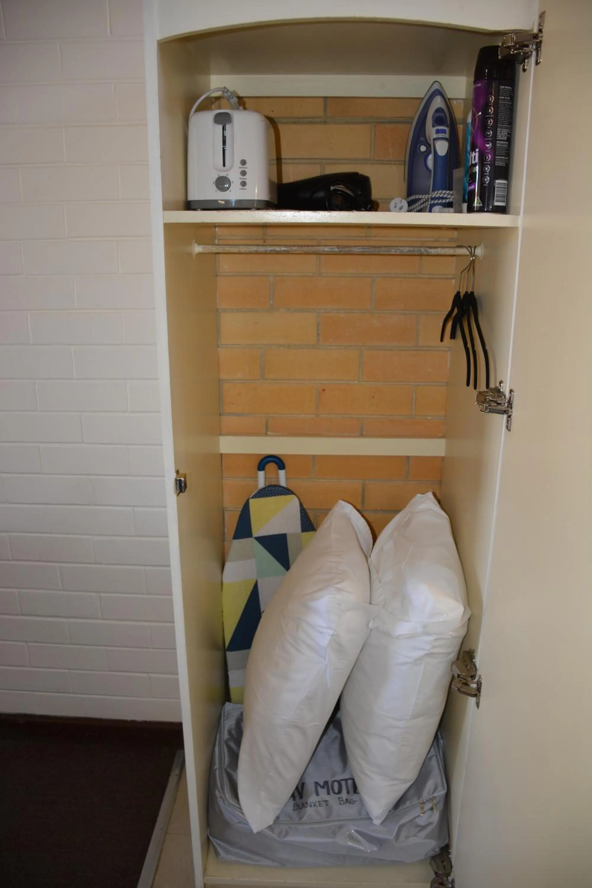 Bed in Angaston Vineyards Motel