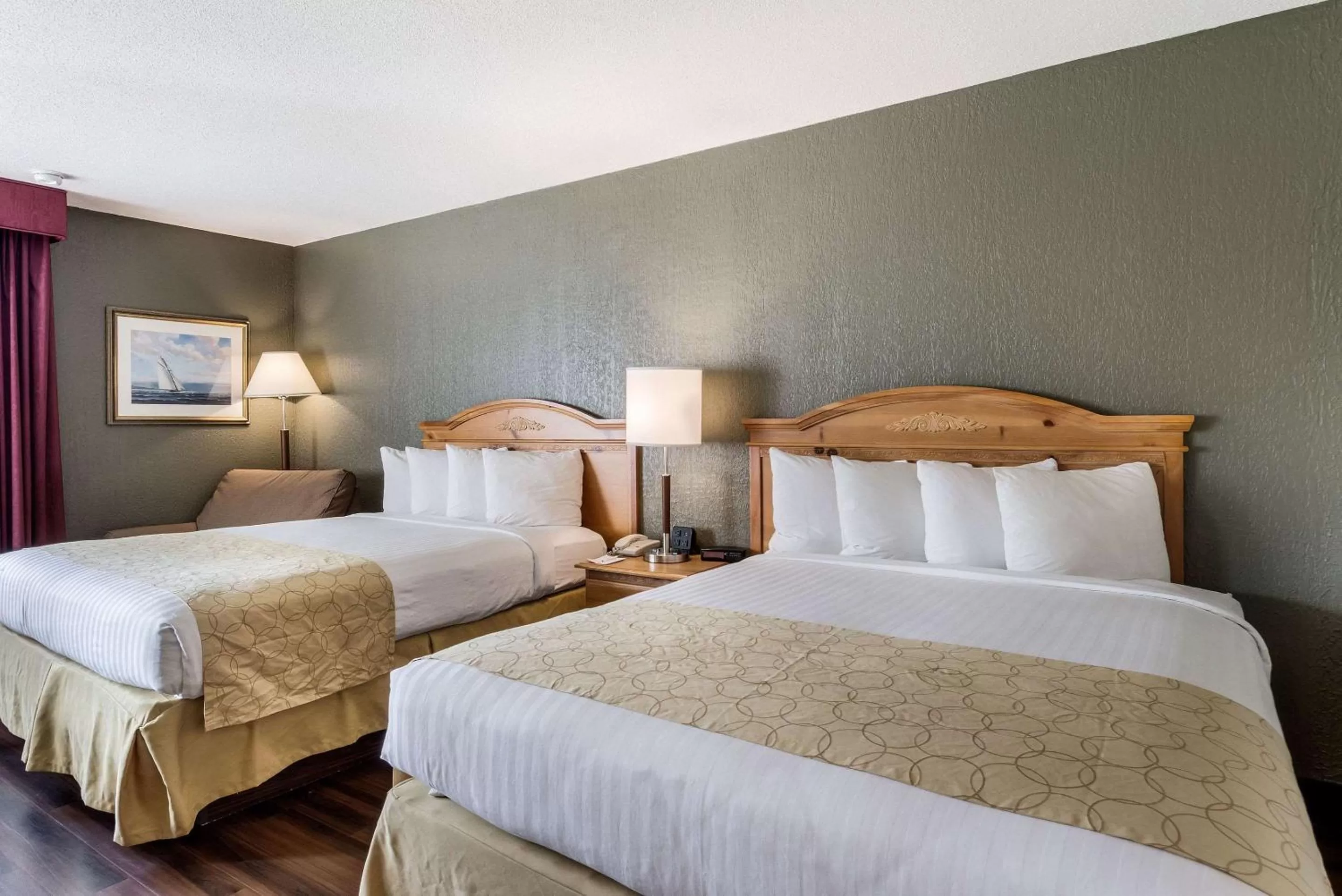 Photo of the whole room, Bed in Clarion Hotel Seekonk - Providence