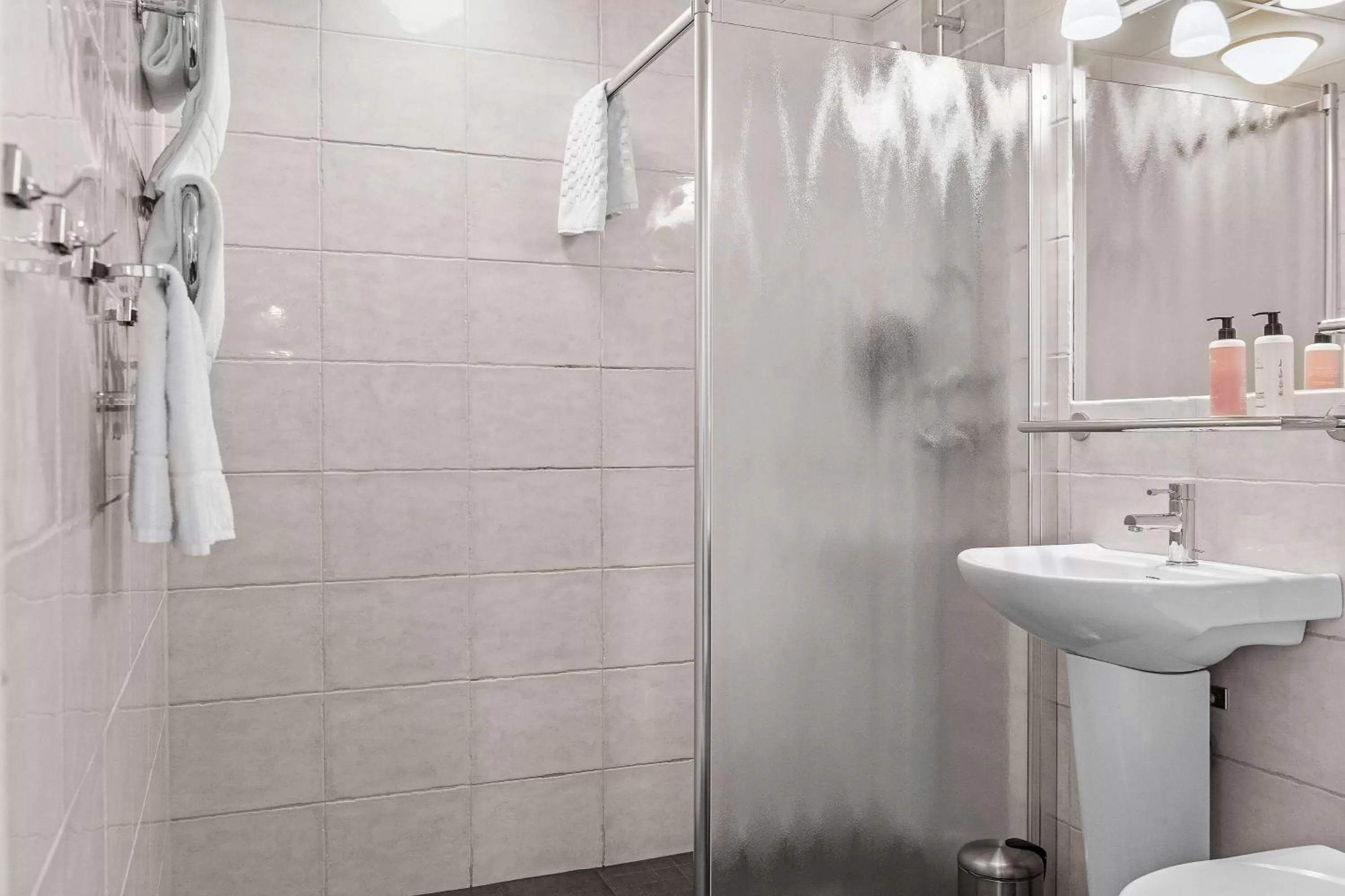 Bathroom in Best Western Plus Edward Hotel