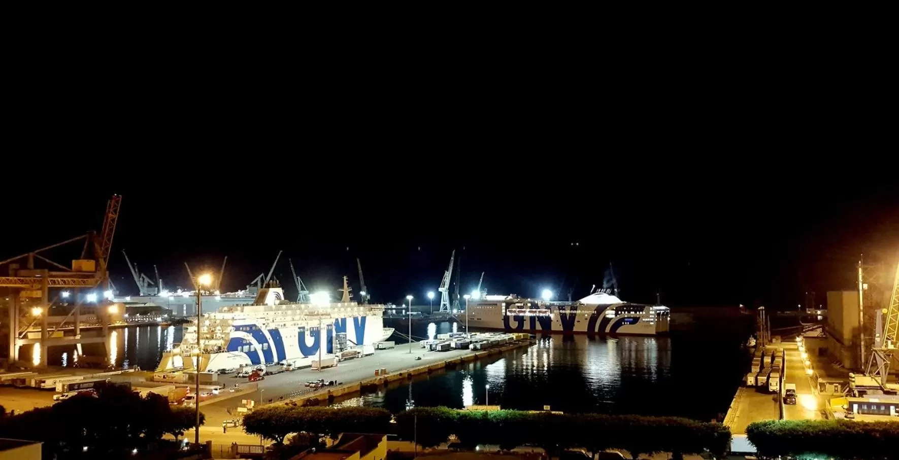 Restaurant/places to eat in President Hotel Palermo