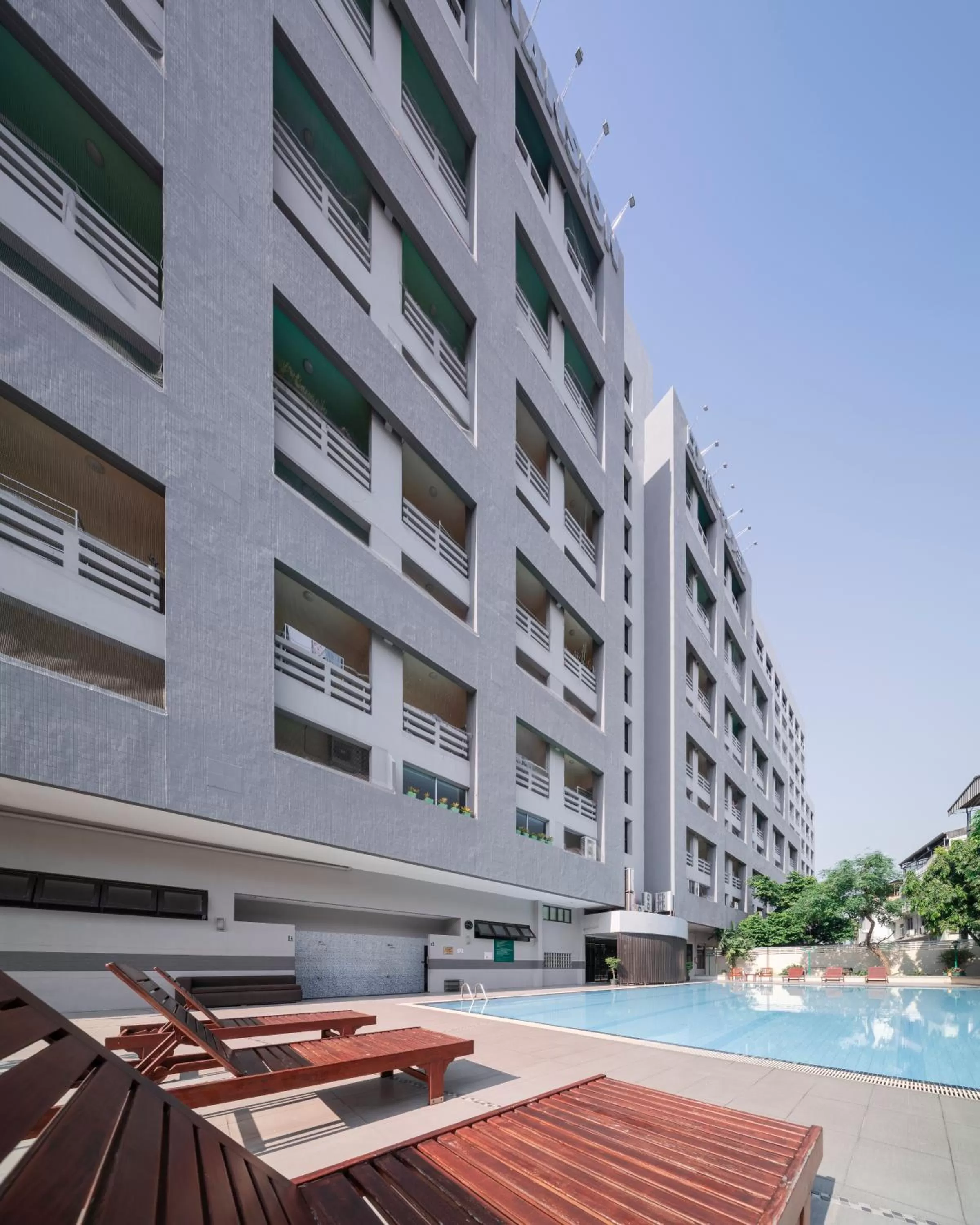 Swimming pool in At 115 Hotel By Rompo