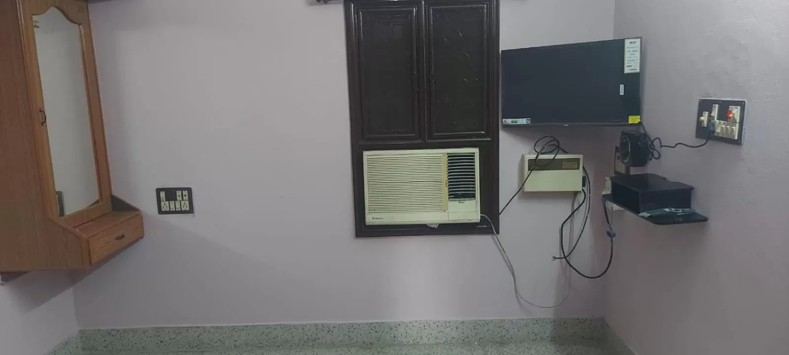 TV/Entertainment Center in Doctor's Homestay