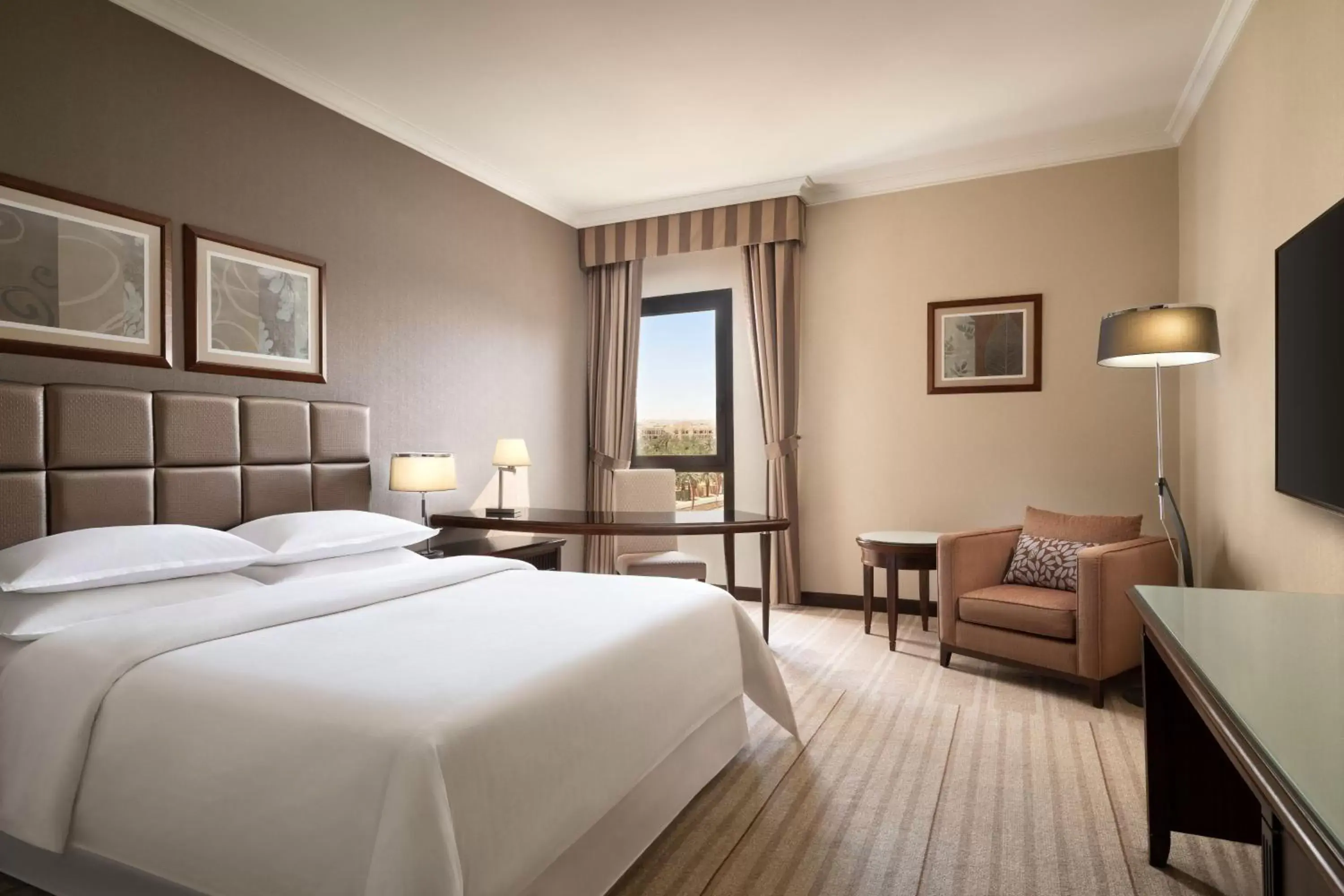 Executive Room, Club lounge access, Guest room, 1 Queen in Sheraton Riyadh Hotel & Towers Executive Room, Club lounge access, Guest room, 1 Queen in Sheraton Riyadh Hotel & Towers