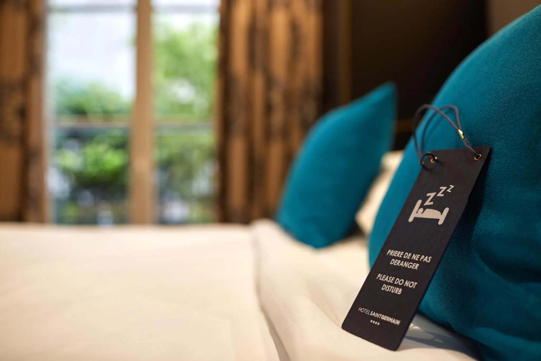 room service, Bed in Hôtel Saint Germain