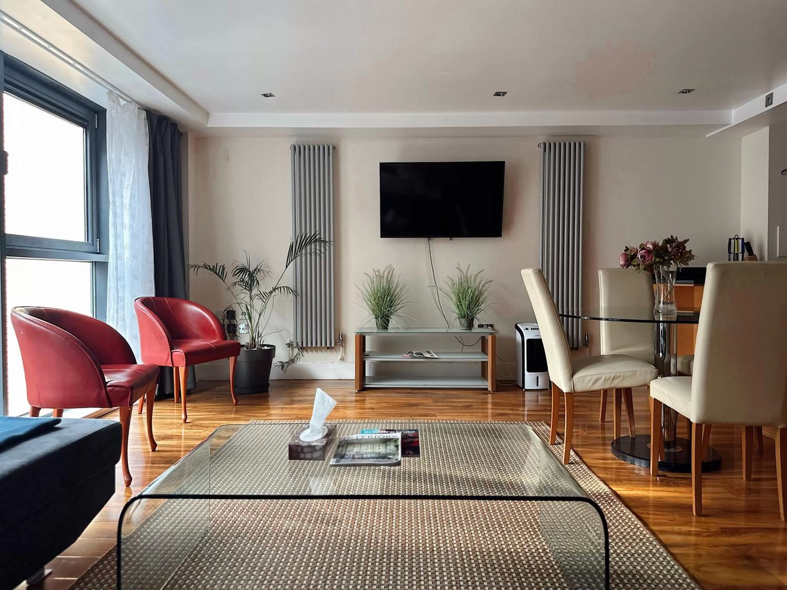 Communal lounge/ TV room in Canary Wharf - Luxury Apartments