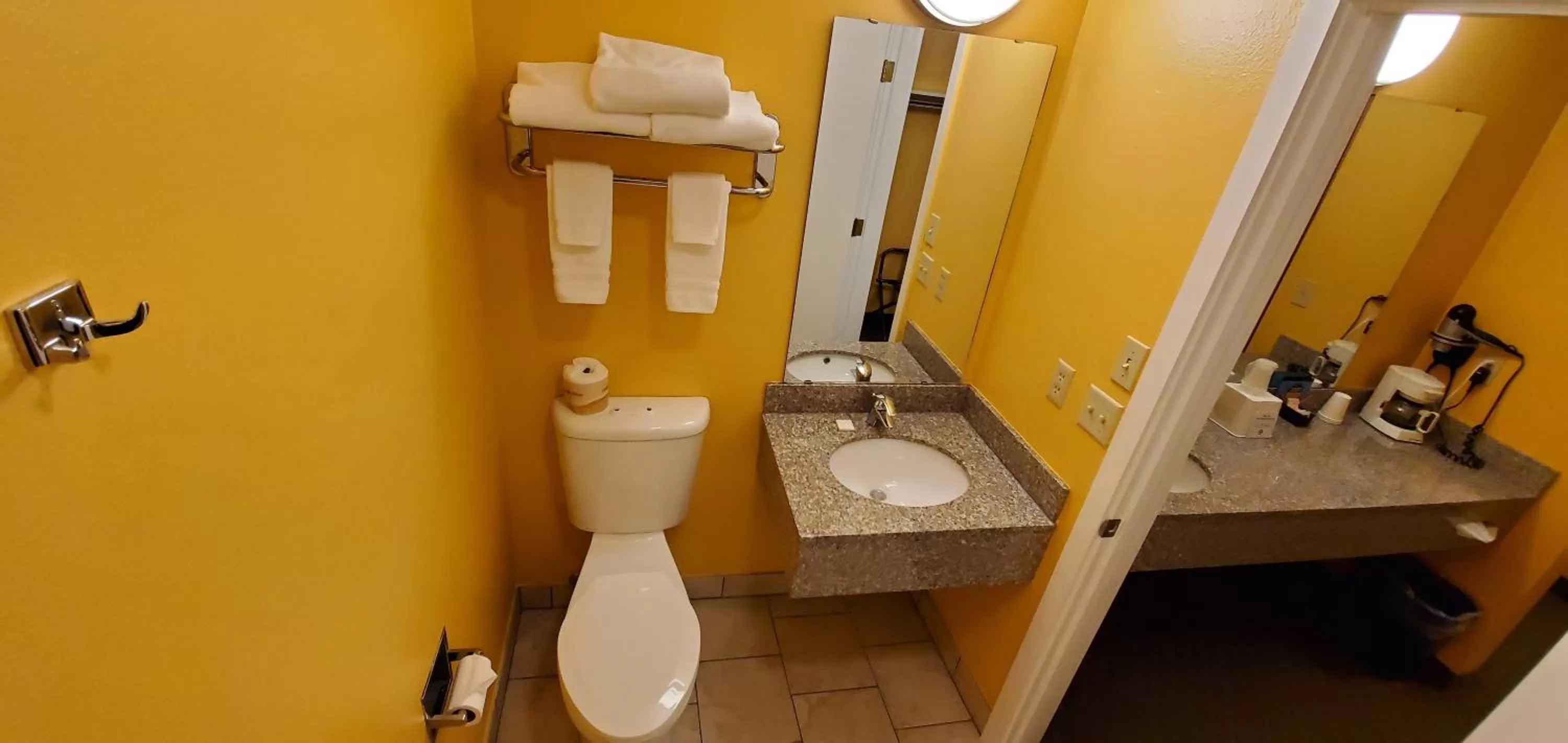 Toilet in Olympic View Inn