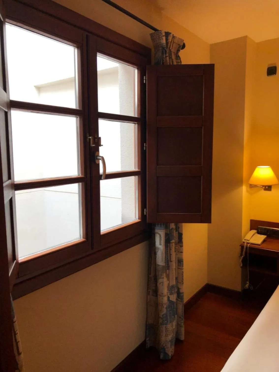 Inner courtyard view, Bed in Hotel Aroi Bierzo Plaza