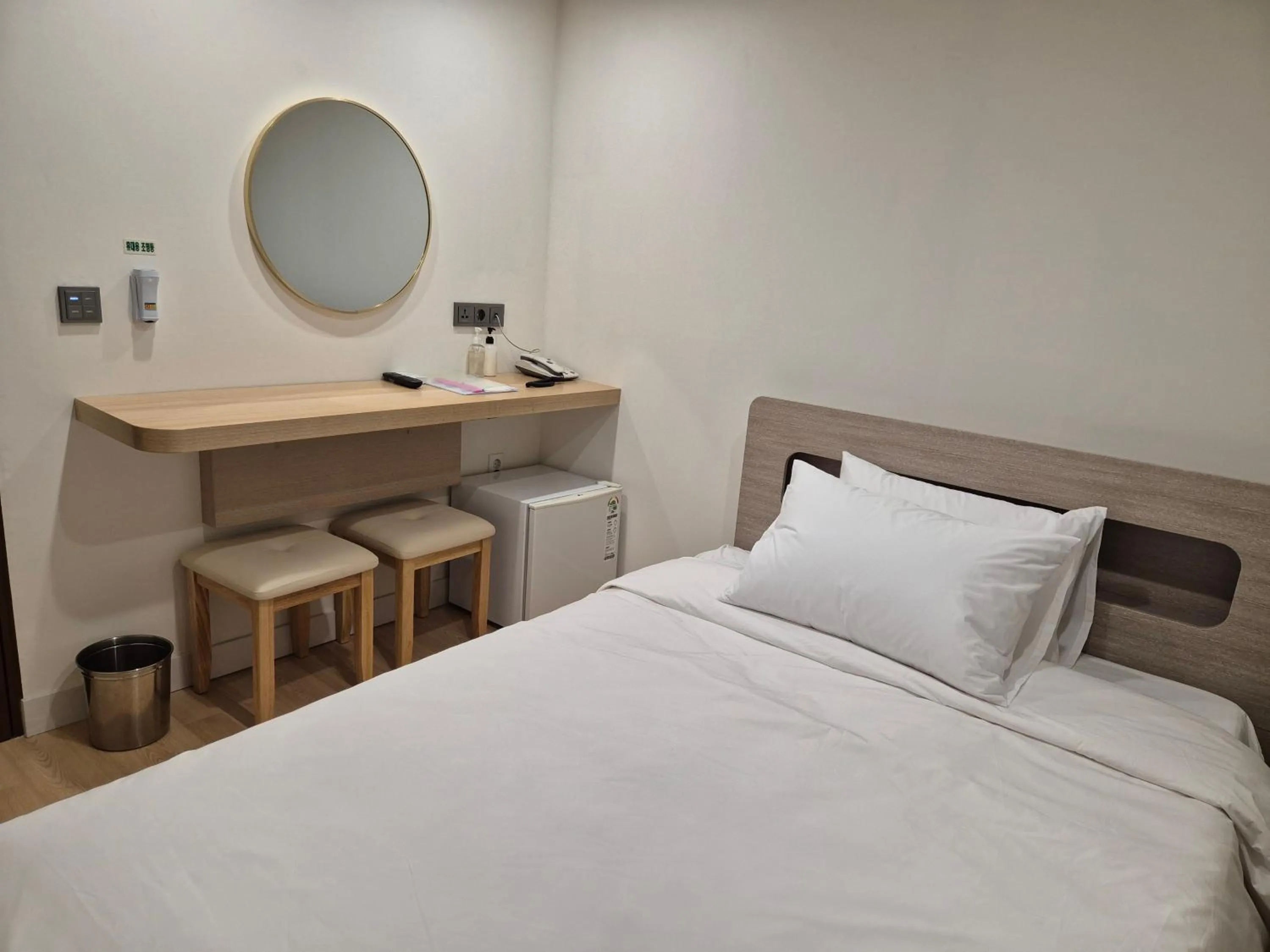 Property building, Bed in Gwang Jang Hotel