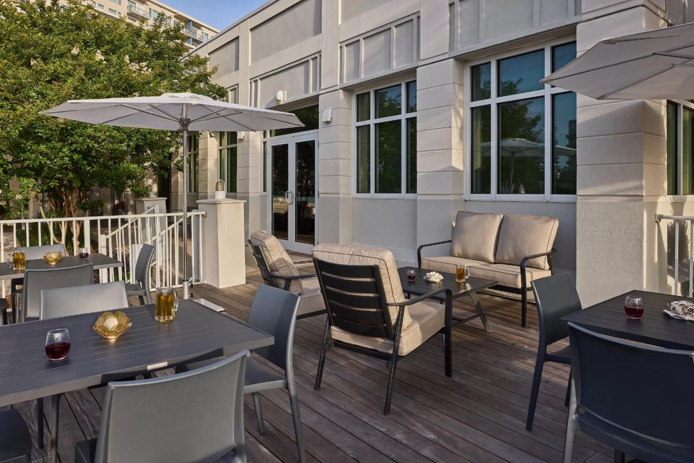 Patio in Holiday Inn Express & Suites Charleston DWTN -Westedge by IHG