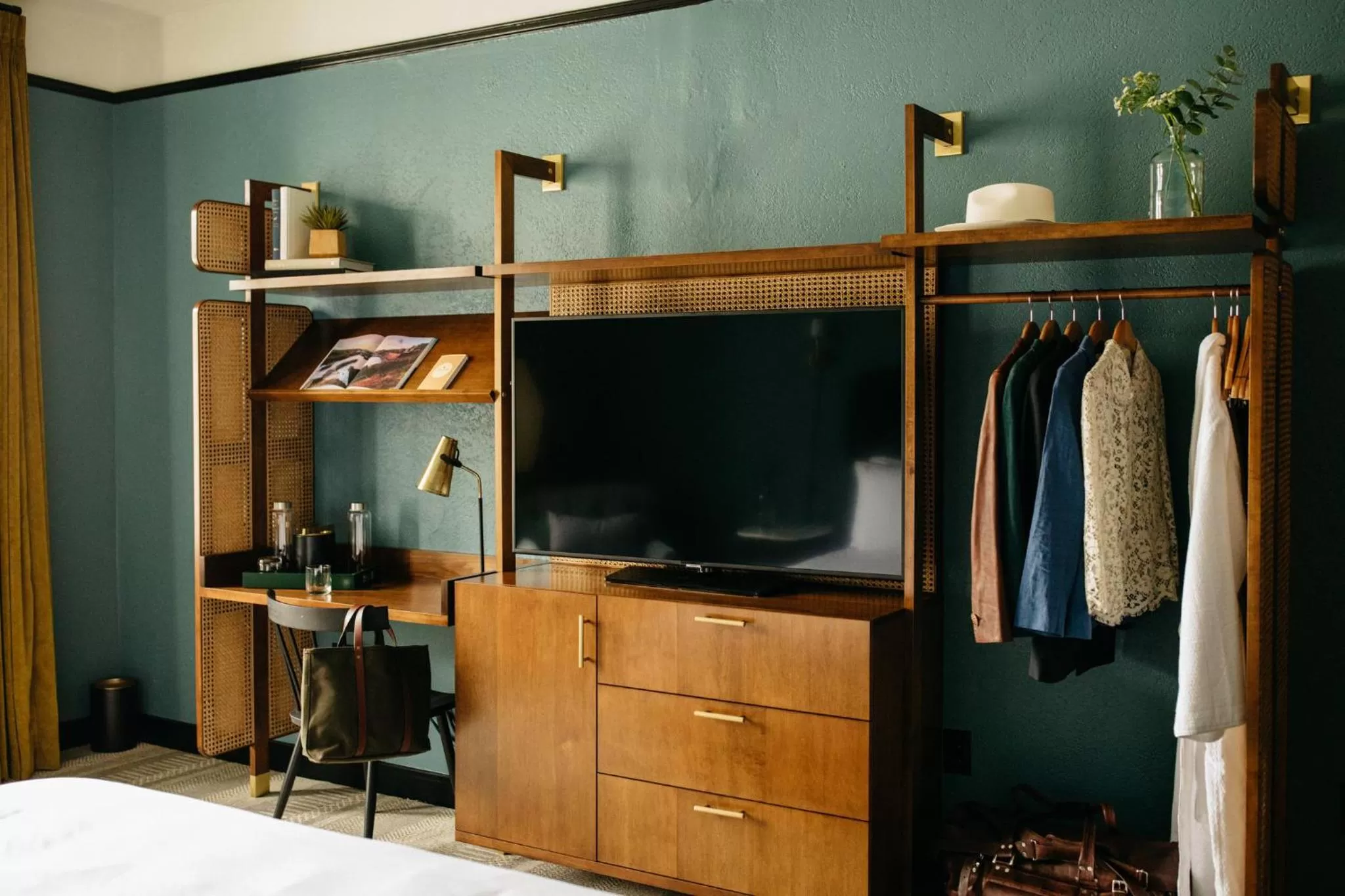 Bedroom, Bed in Emeline