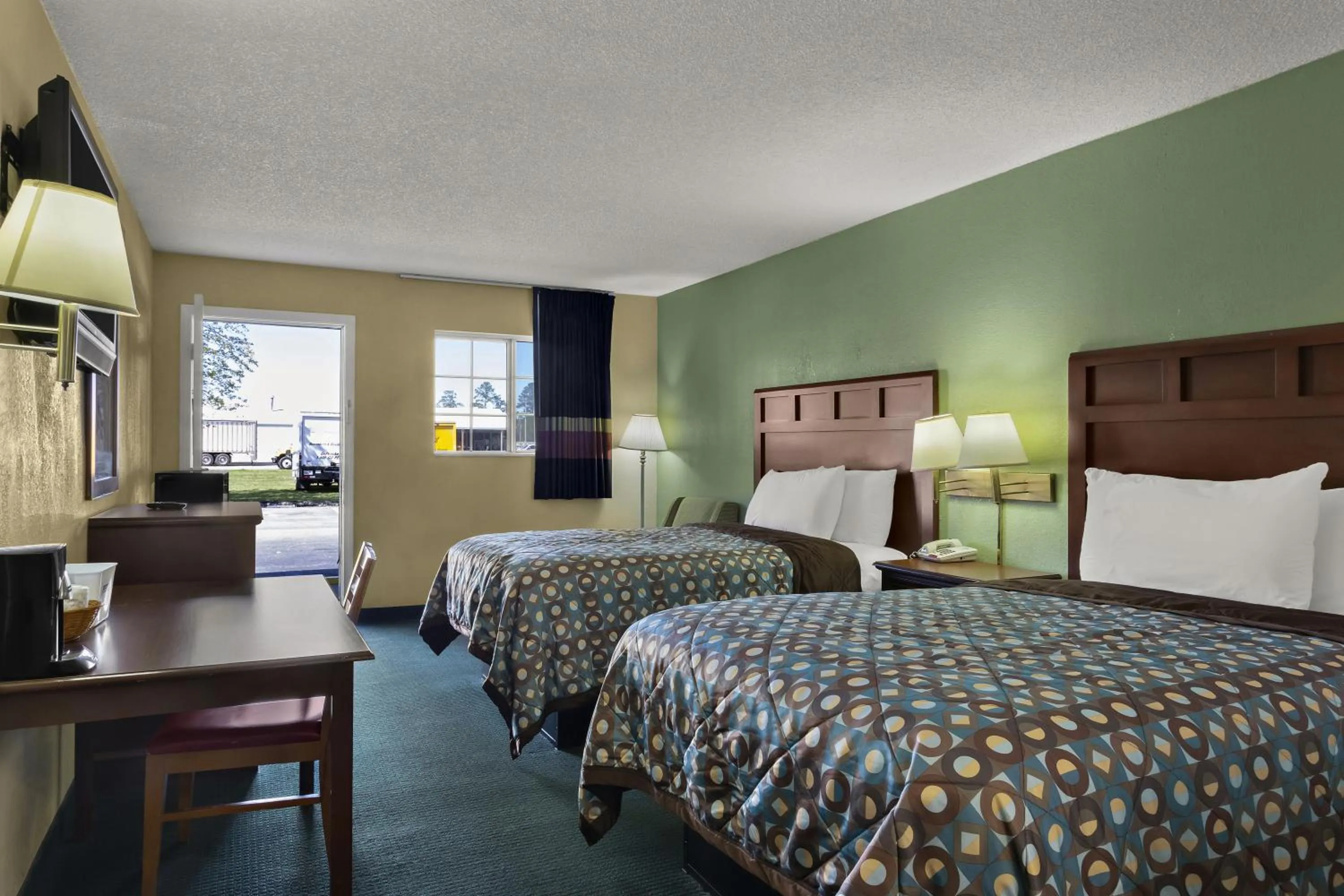 Bed in Americas Best Value Inn Edenton