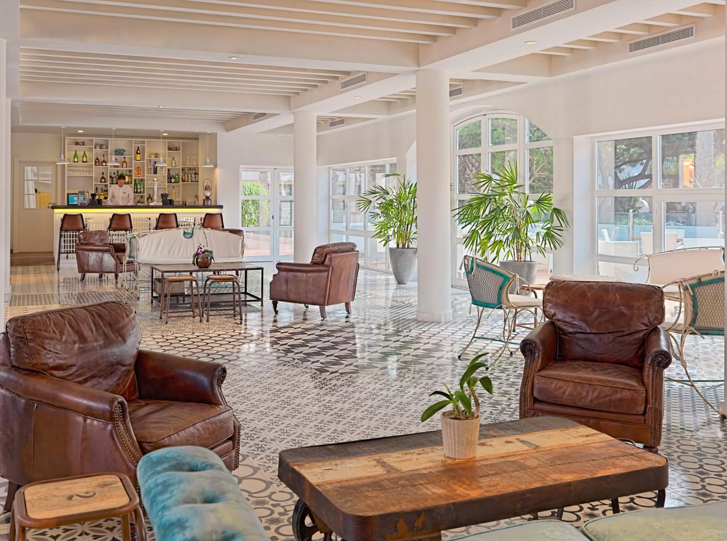 Lounge or bar in H10 Ocean Suites