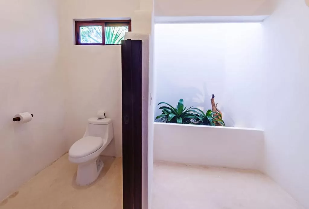 Toilet in Mi Kasa Tu Kasa Bacalar