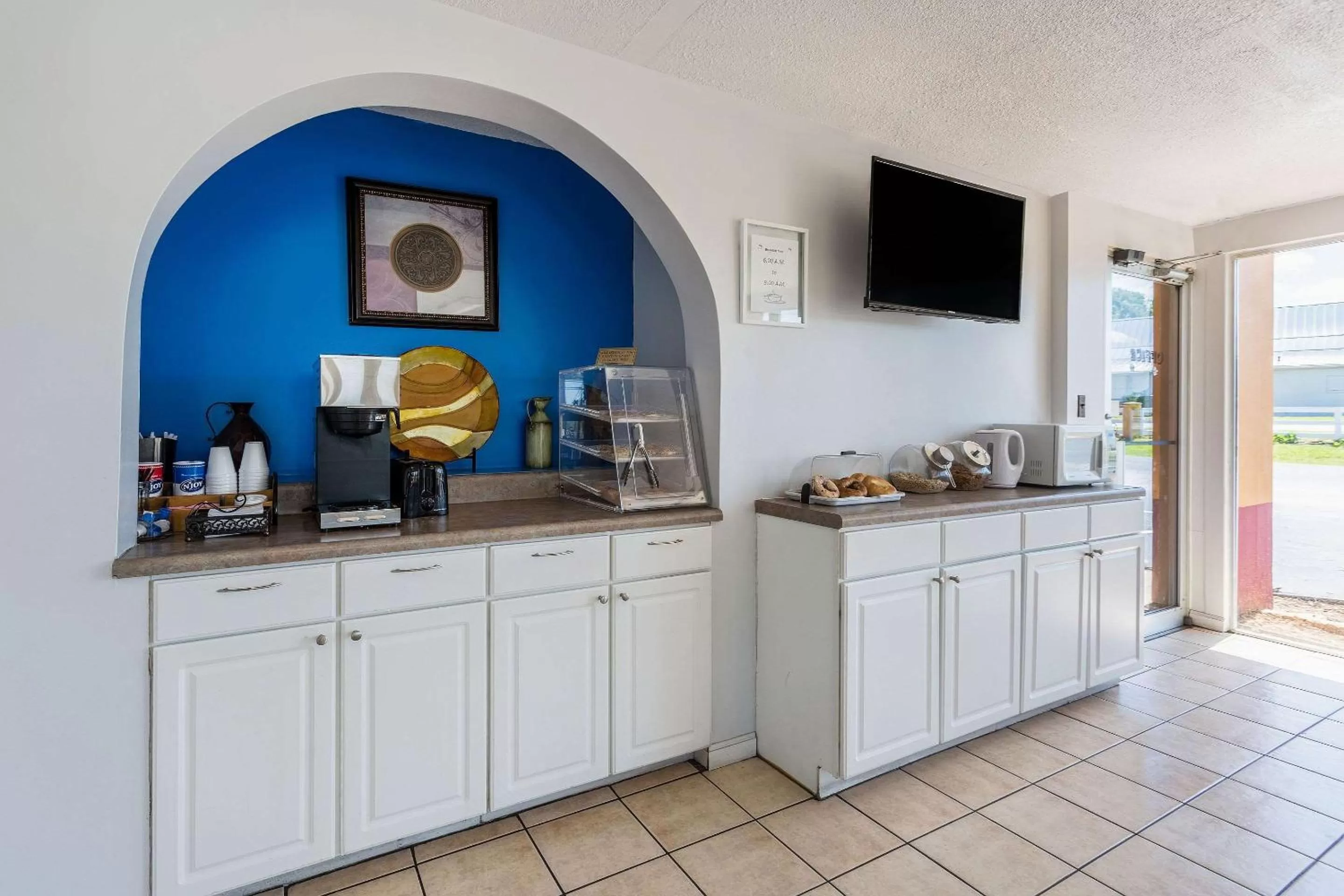 Food and drinks in Rodeway Inn Denmark-Jackson