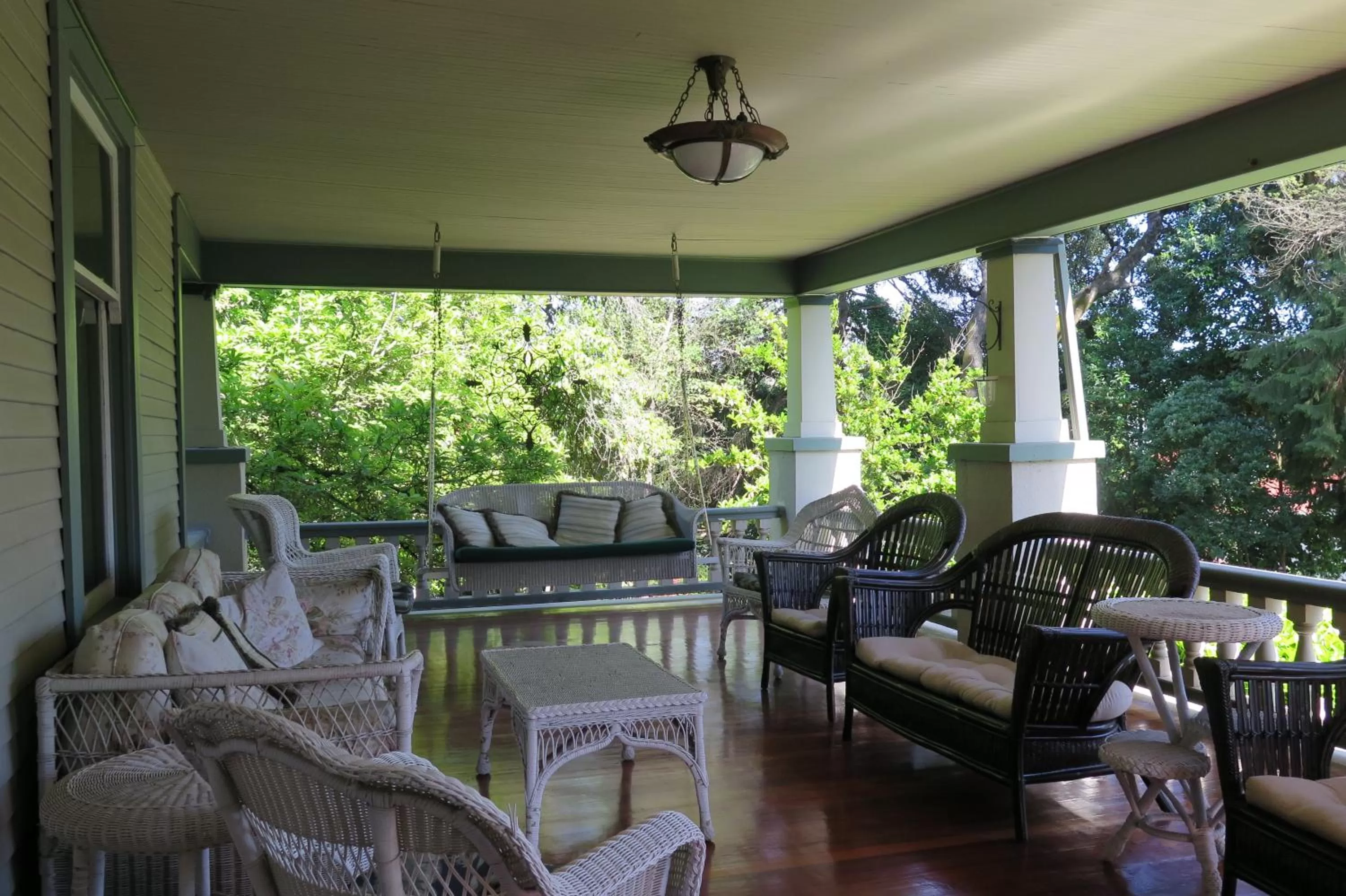 Balcony/Terrace, Seating Area in Calderwood Inn