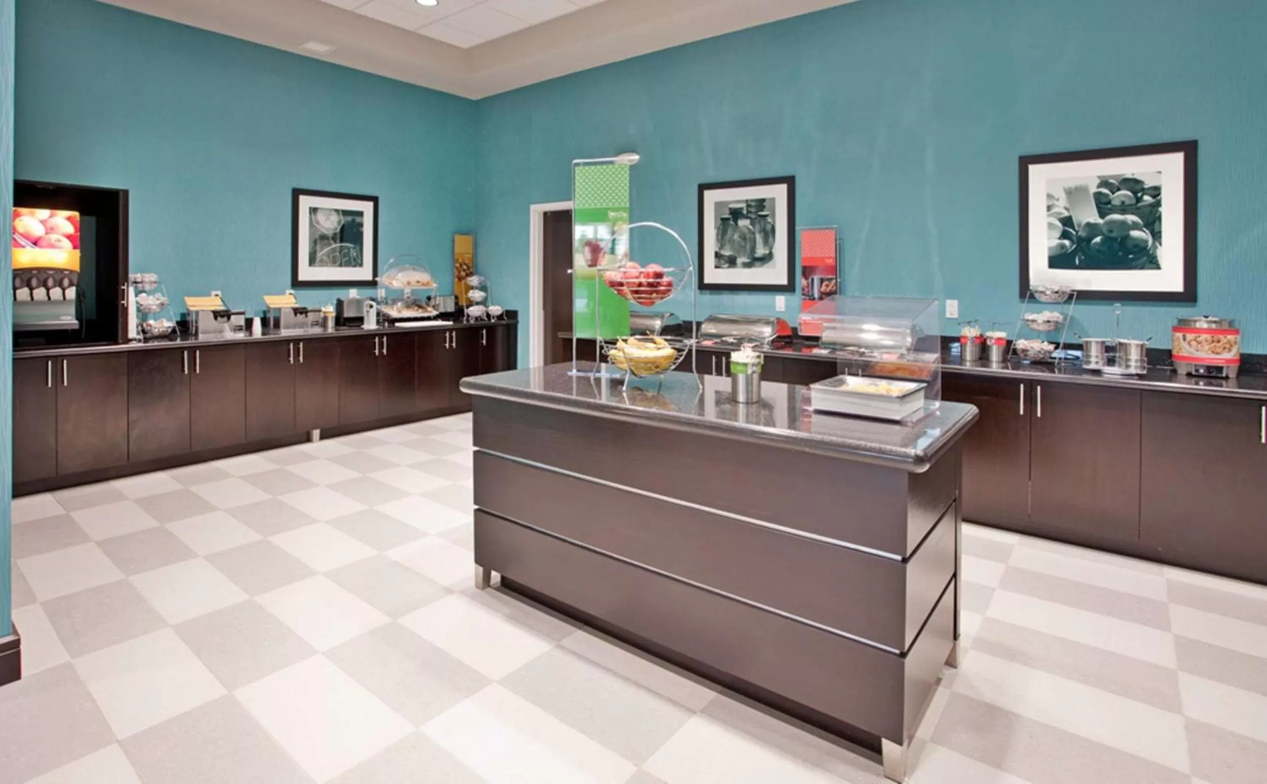 Dining area in Hampton Inn Kearney