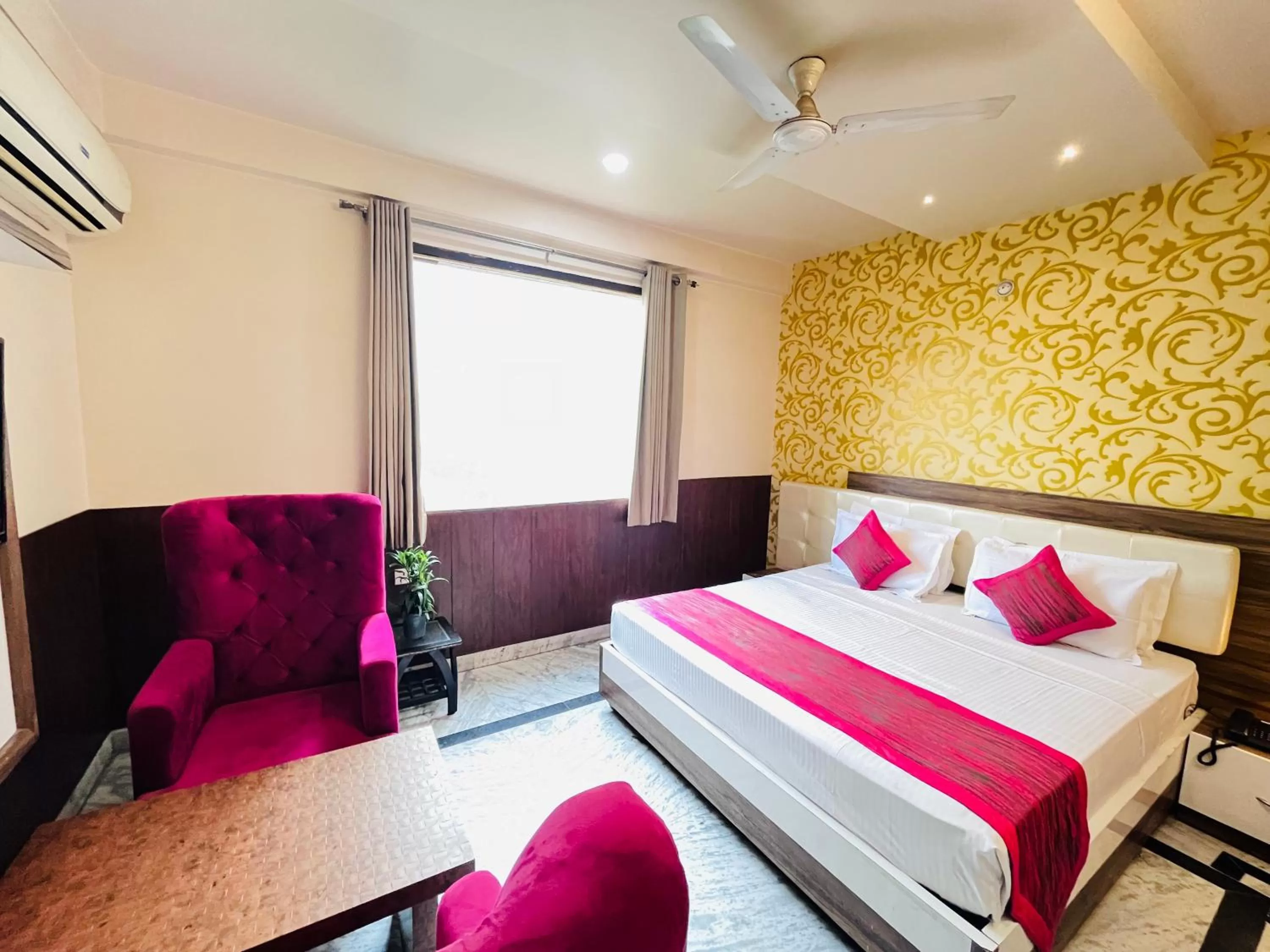 Bed in Hotel The Leaf - Gomti Nagar Lucknow