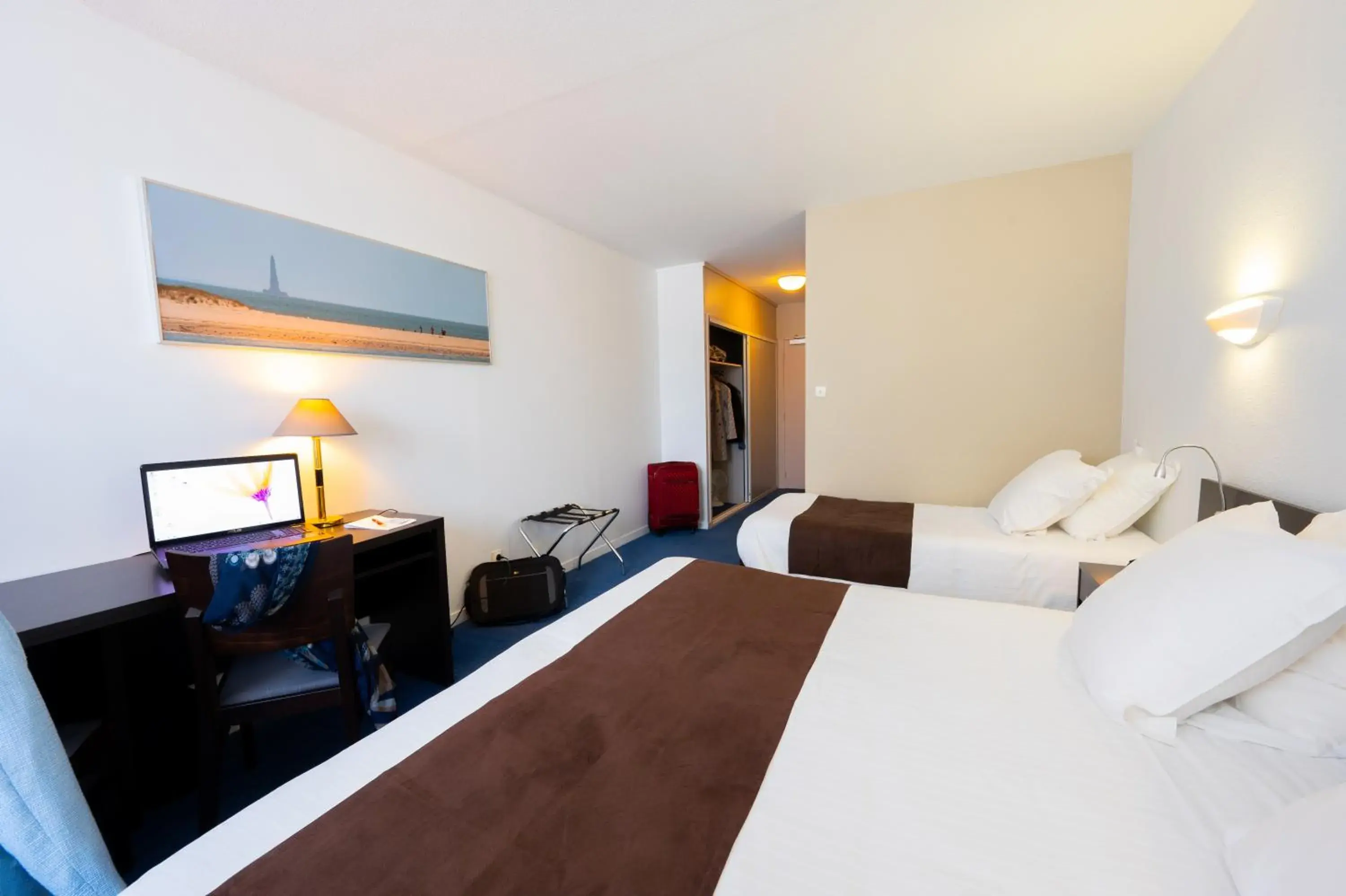 Triple Room in Hôtel & Restaurant des Remparts Triple Room in Hôtel & Restaurant des Remparts