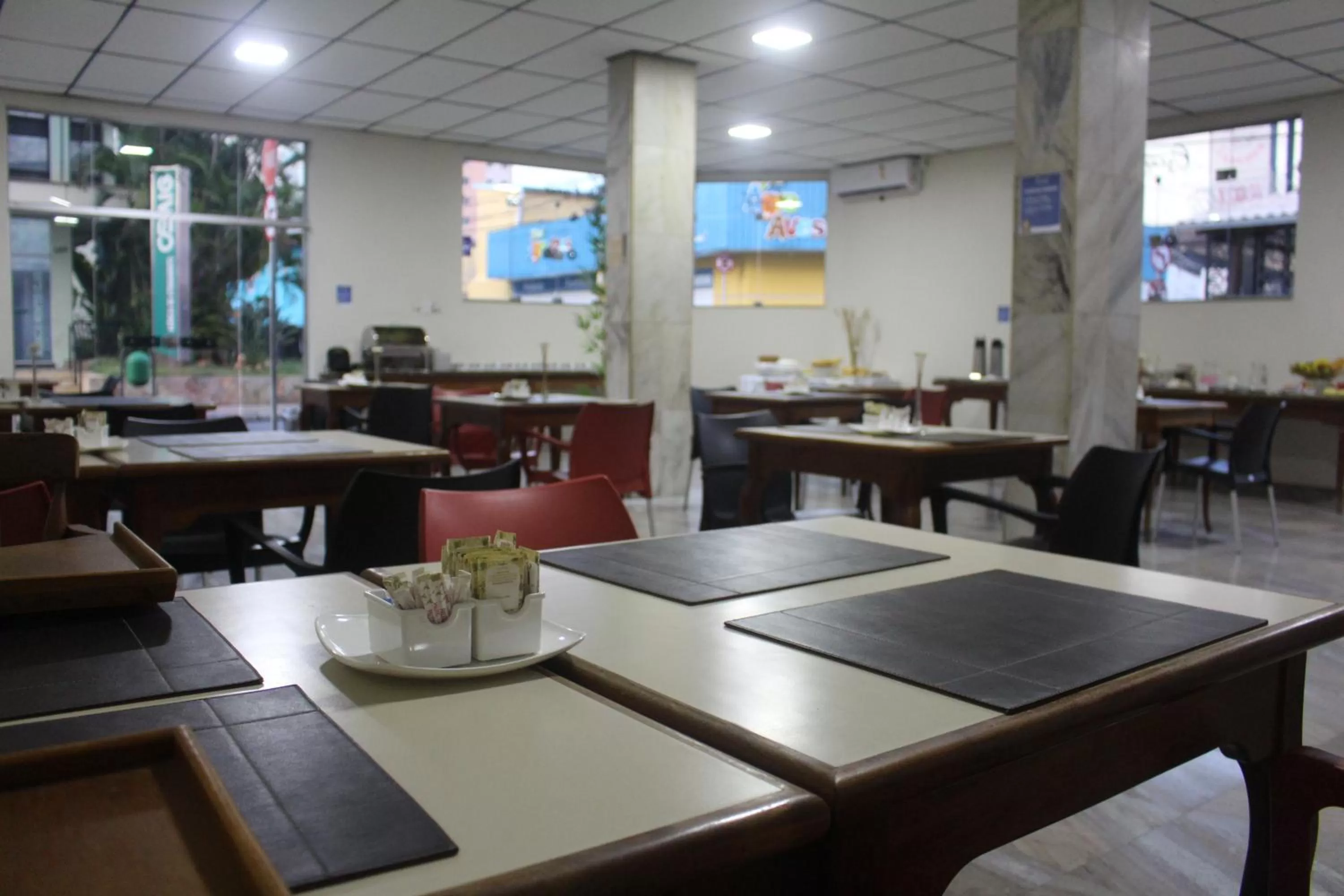 Restaurant/Places to Eat in Hotel Oscar Blue Montes Claros