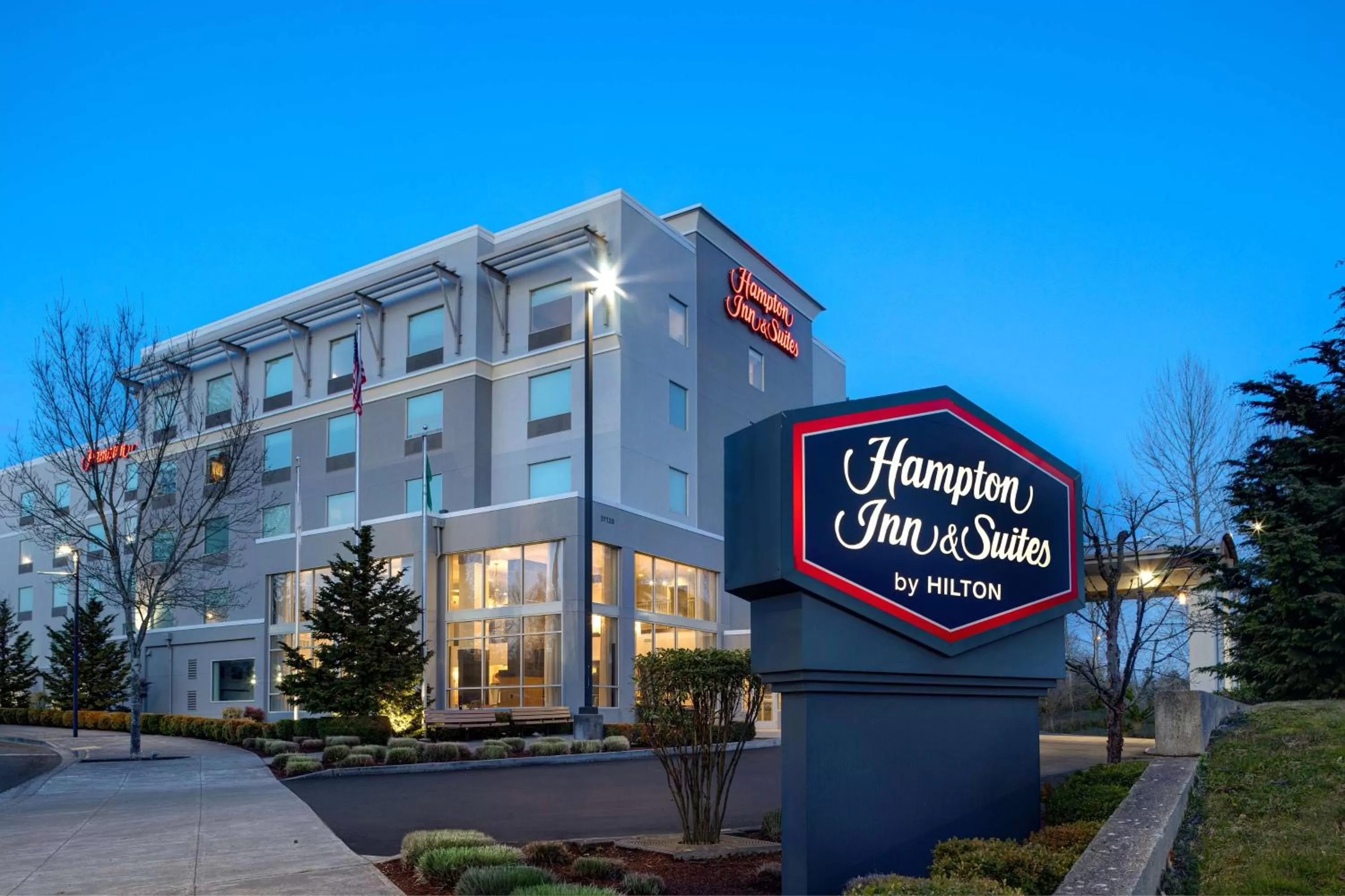Property building in Hampton Inn & Suites Seattle/Federal Way