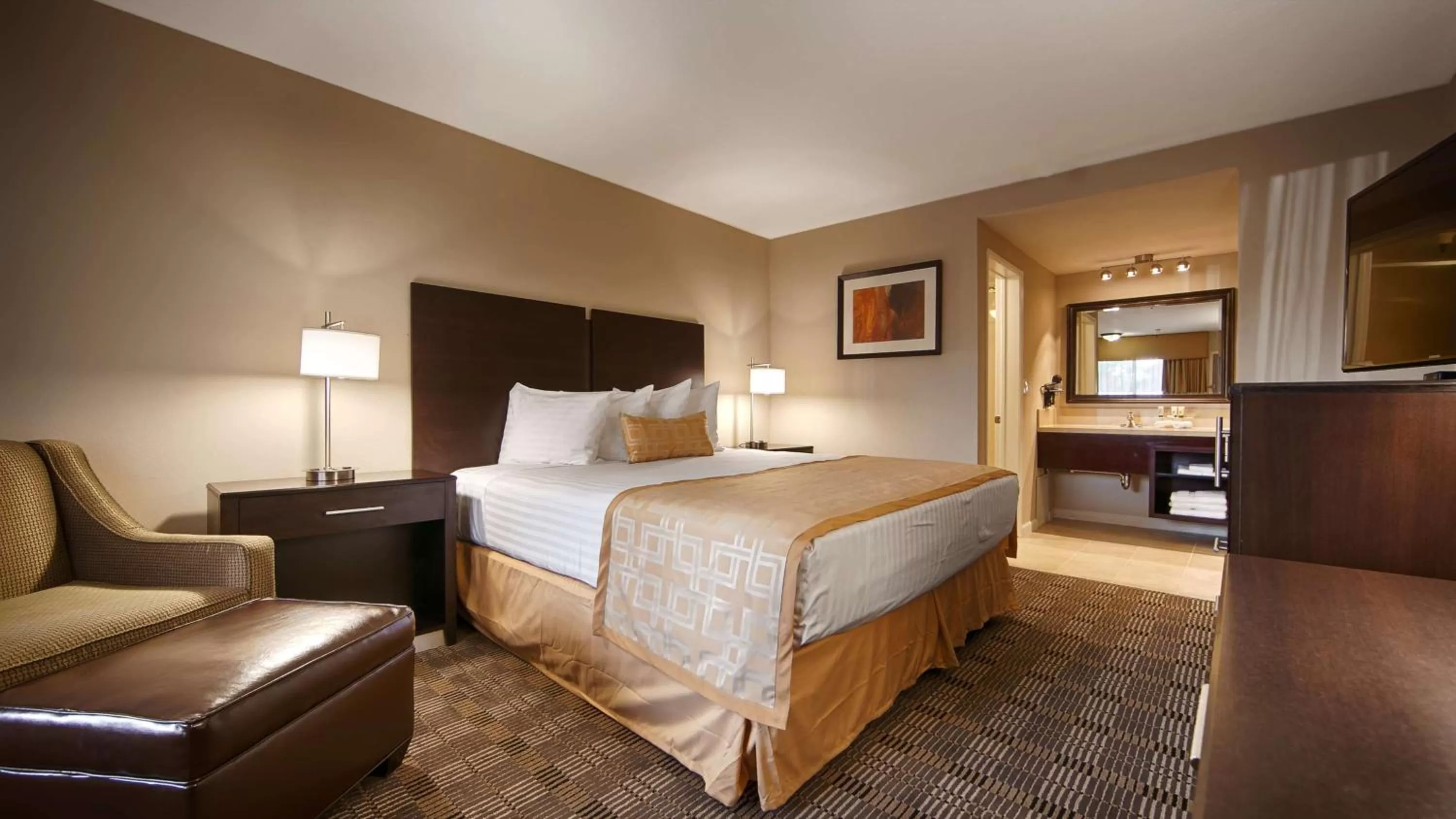 King Room with Roll In Shower-Disabilty Access in Best Western Pasadena Royale Inn & Suites