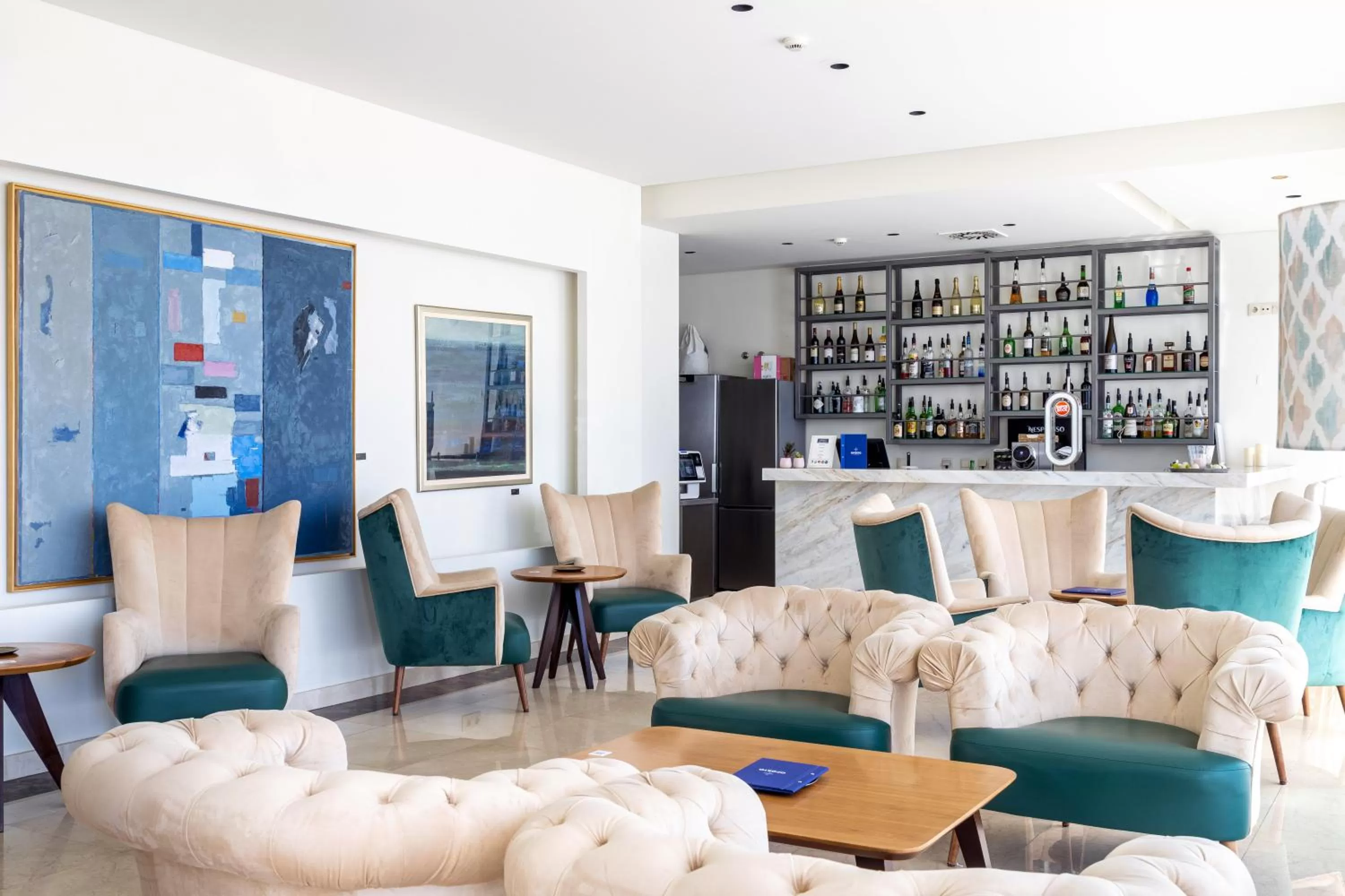 Lounge or bar in Oporto Airport & Business Hotel