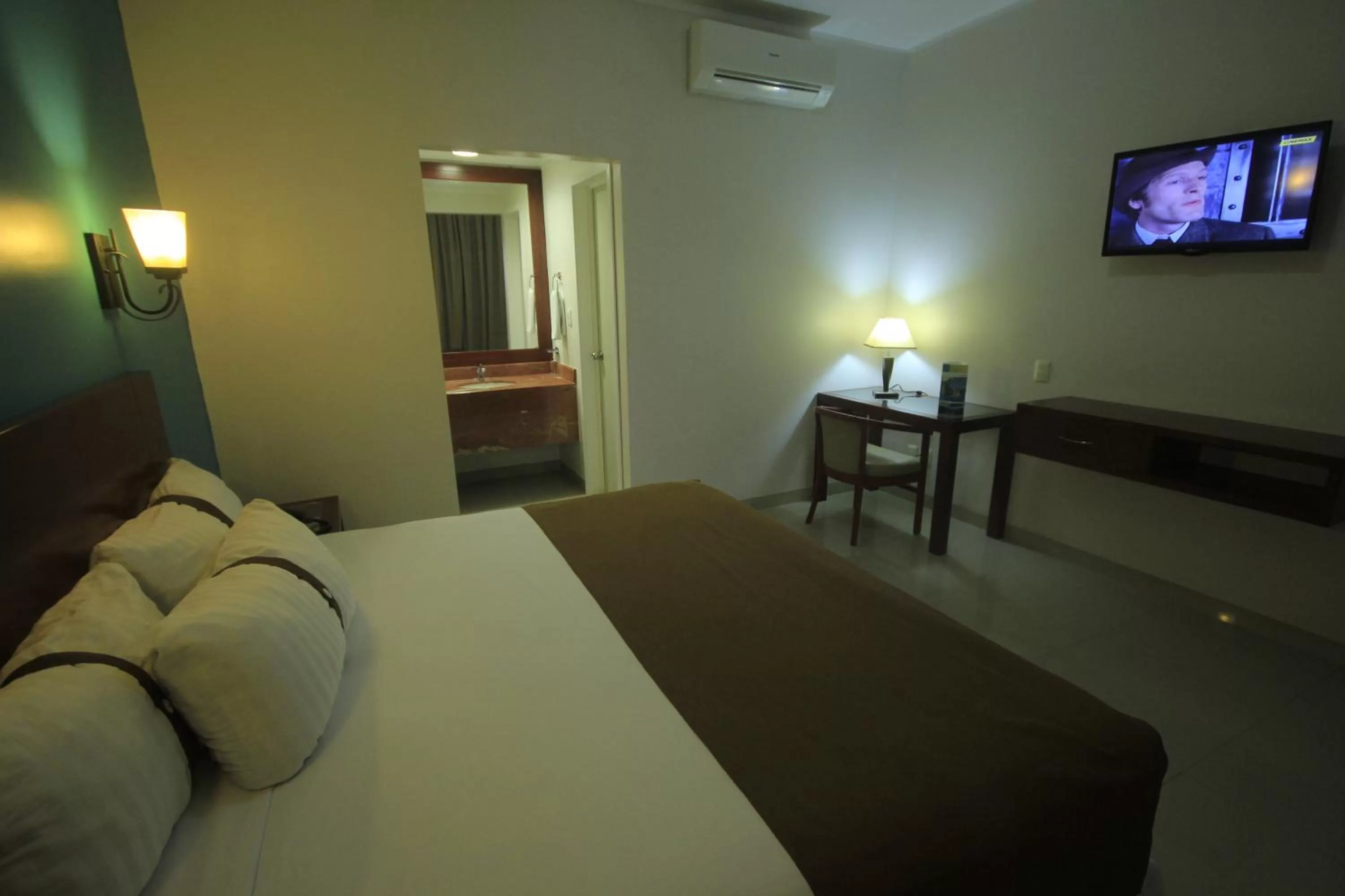 Staff, Bed in Hotel Casa Blanca