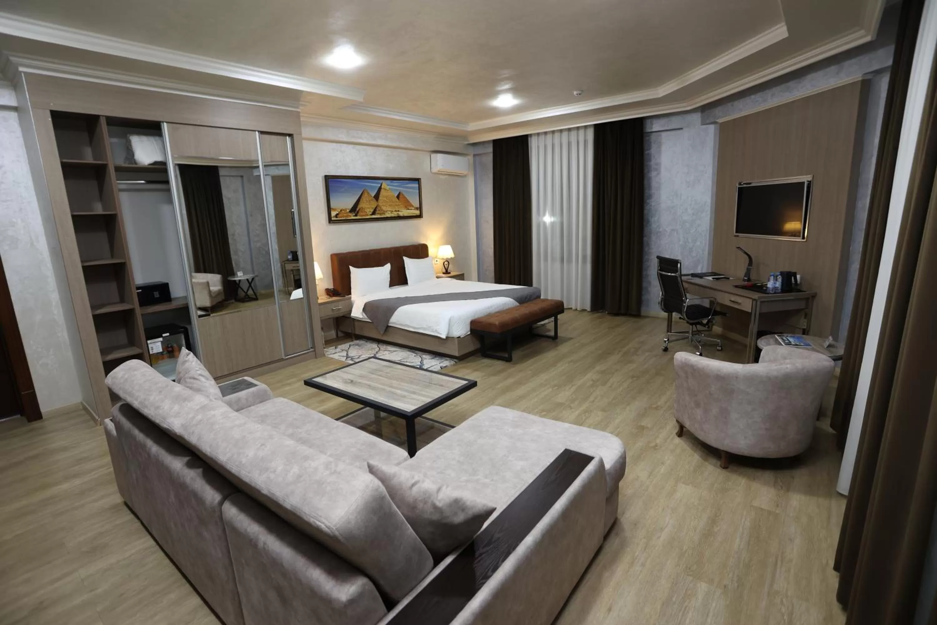 Bedroom, Bed in CHlNOR HOTEL