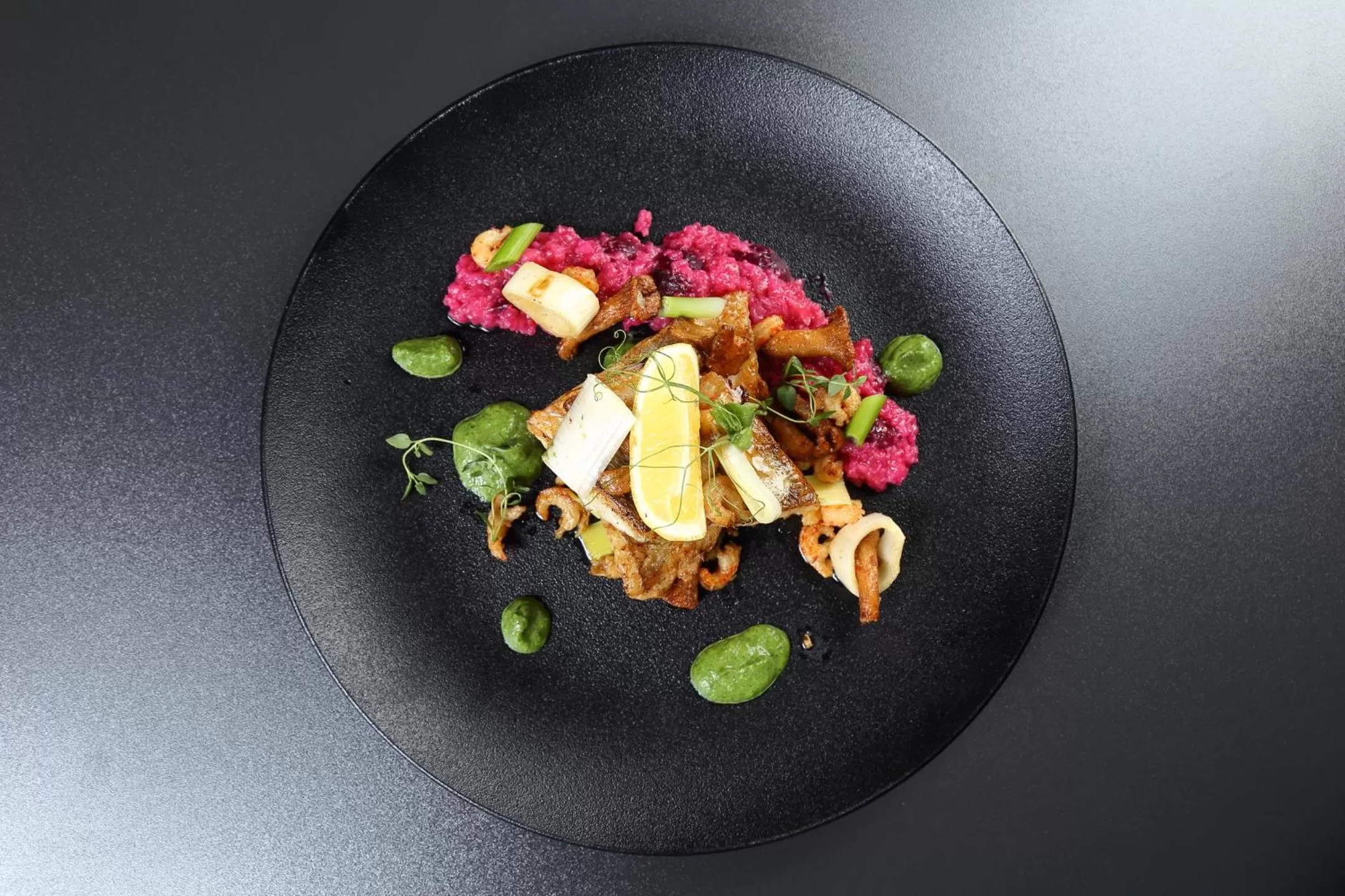 Restaurant/places to eat in Active Hotel