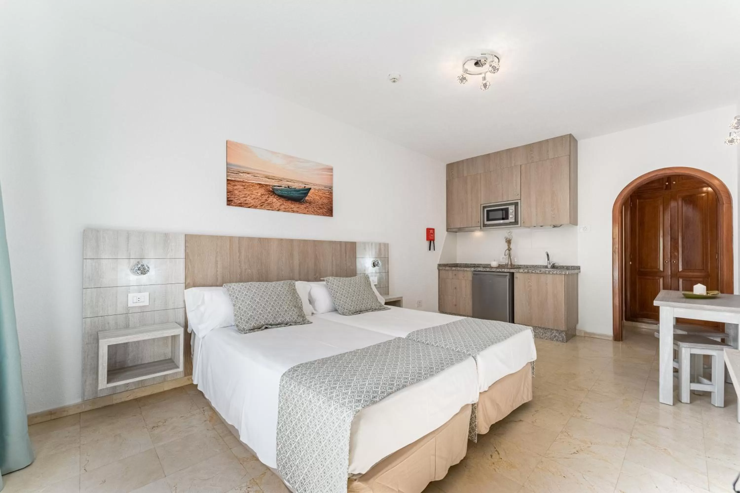 Bathroom, Bed in Klayman Olivina Aparthotel