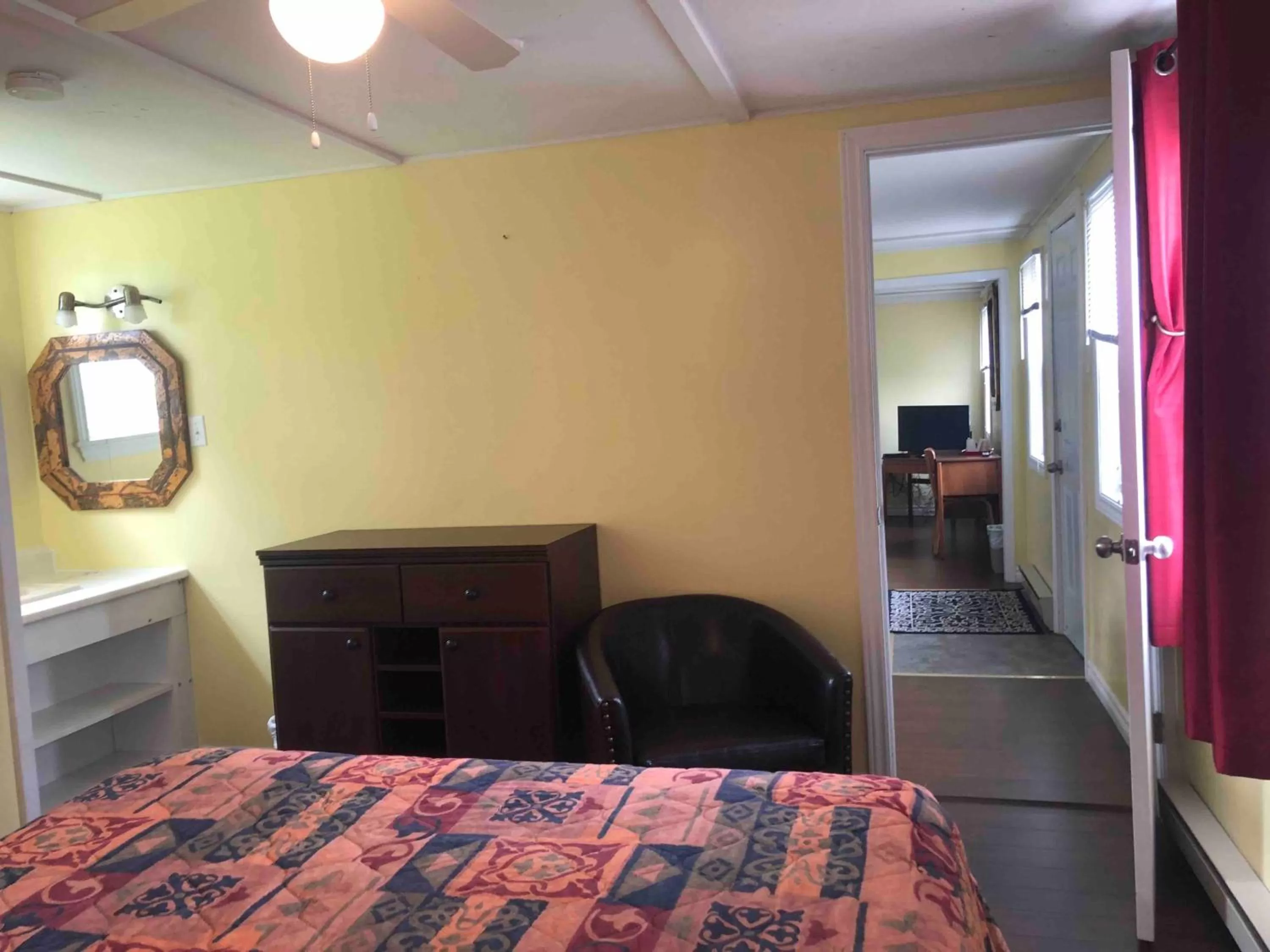 Lakelawn B&B and Motel