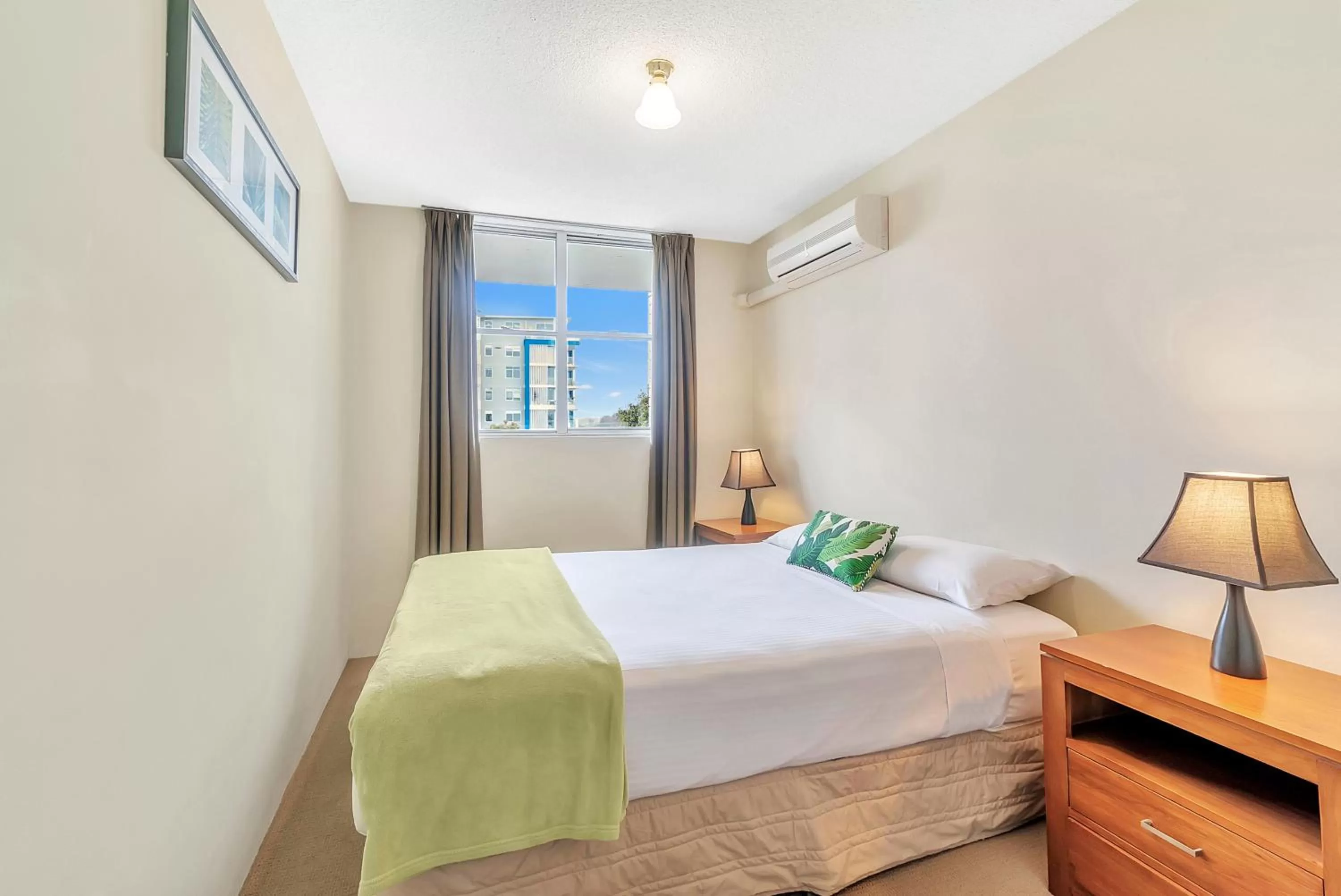 Bed in Tradewinds Apartments