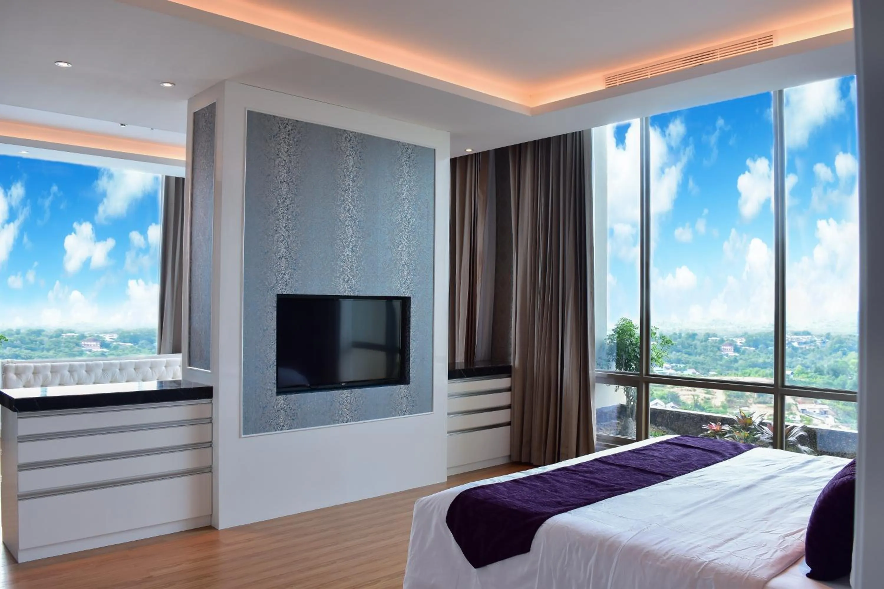 Shower, Bed in Platinum Hotel & Convention Hall Balikpapan
