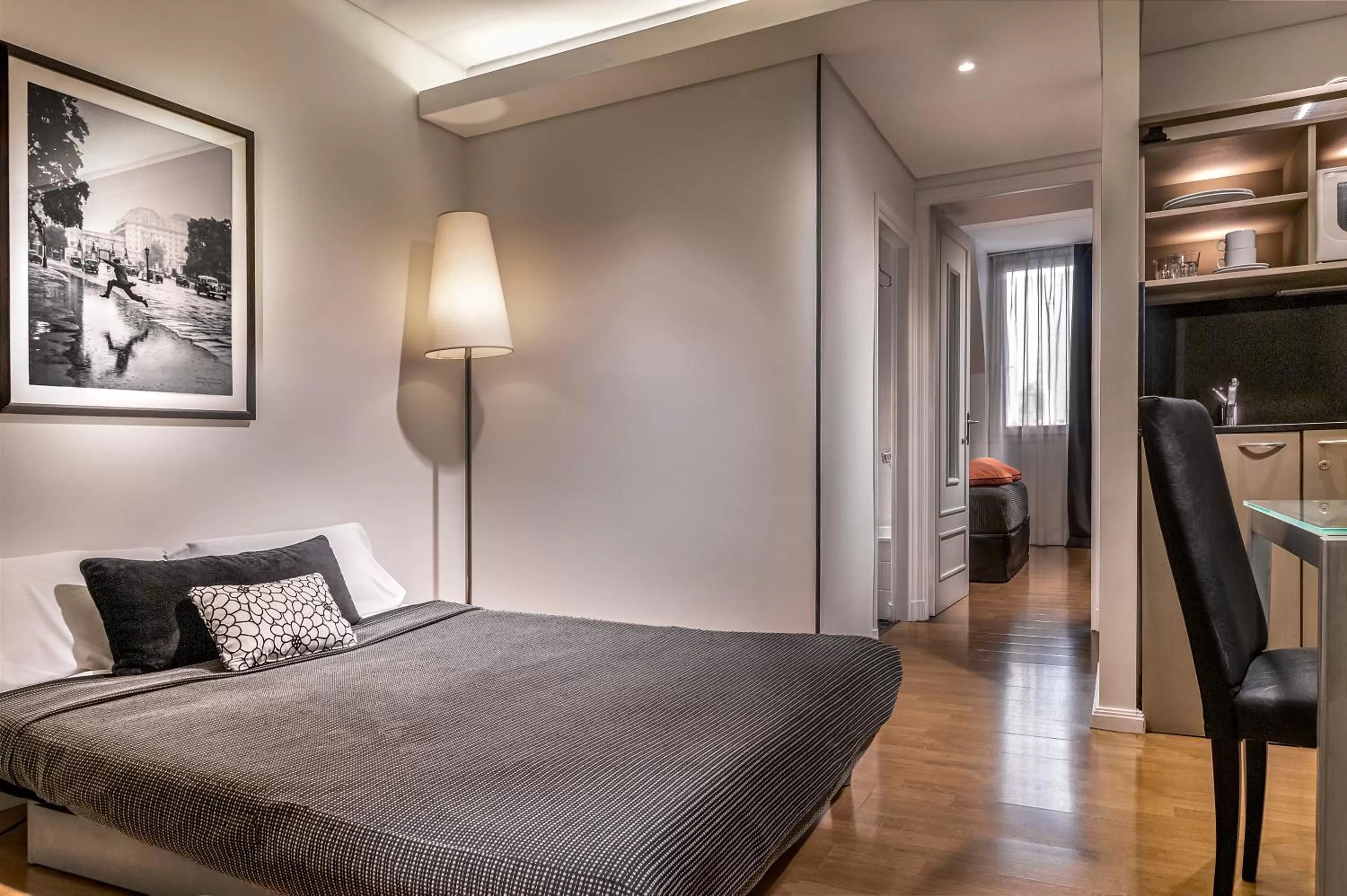 Photo of the whole room, Bed in Broadway Hotel & Suites