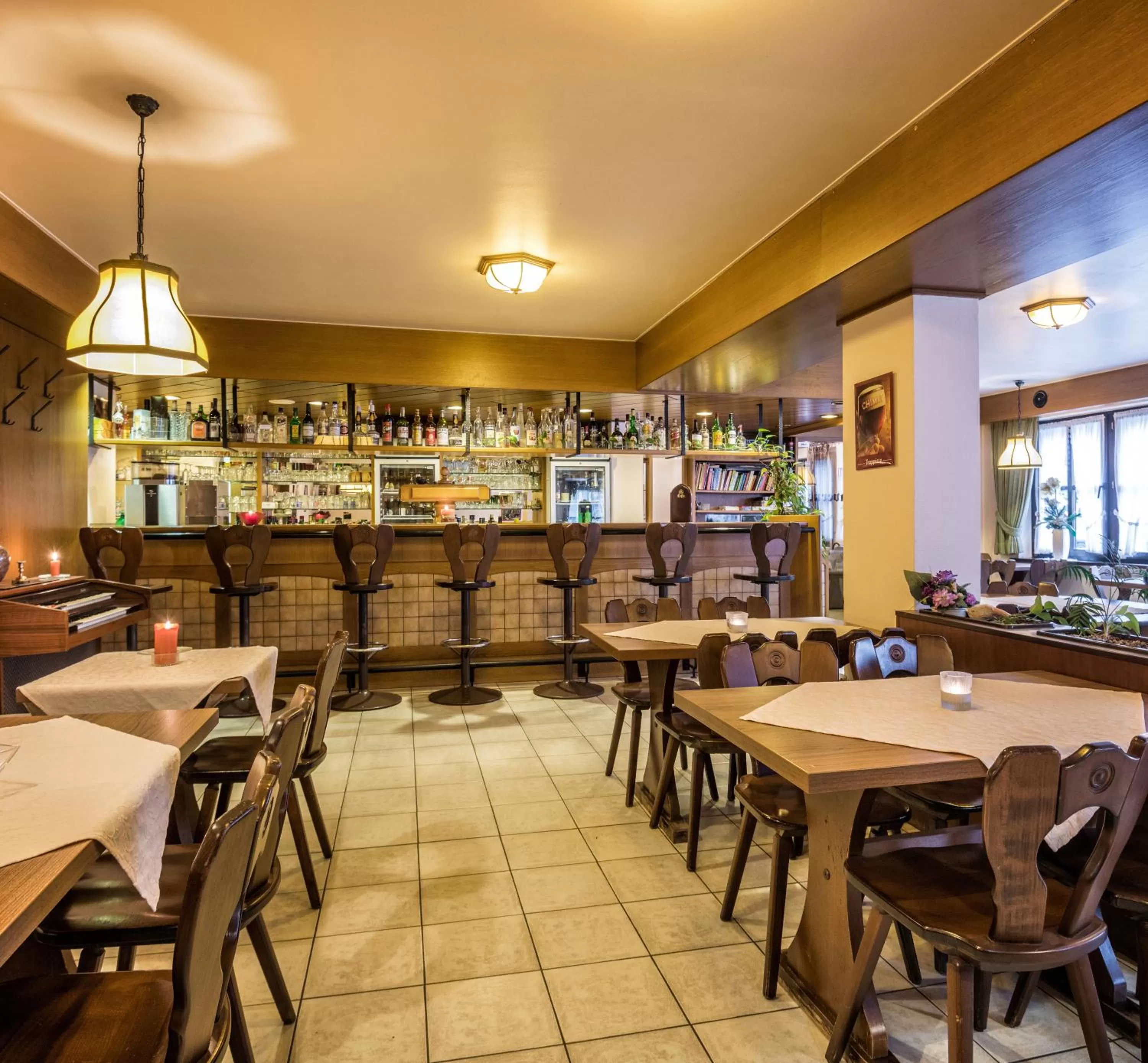 Restaurant/places to eat in Hotel Le Postillon