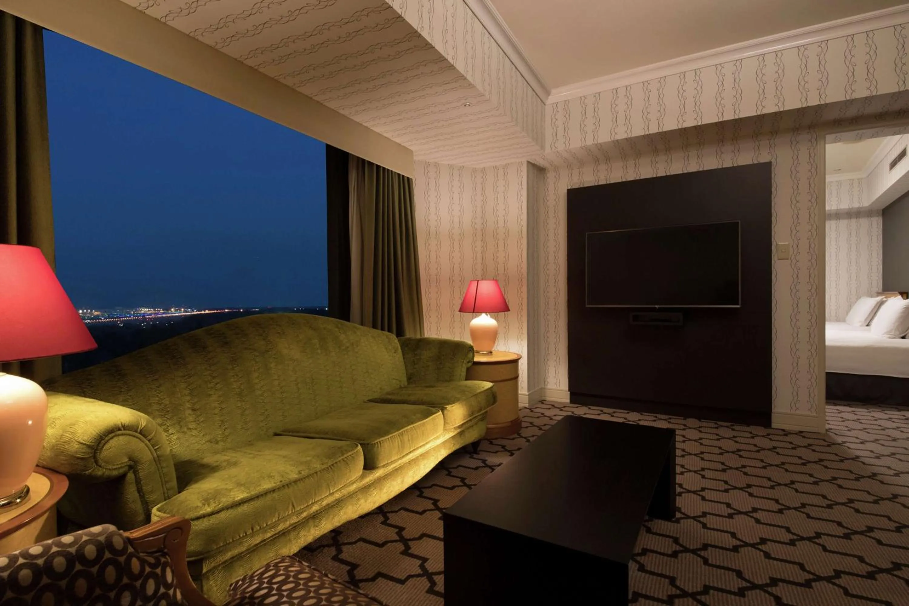 Bedroom, Bed in Hilton Tokyo Narita Airport