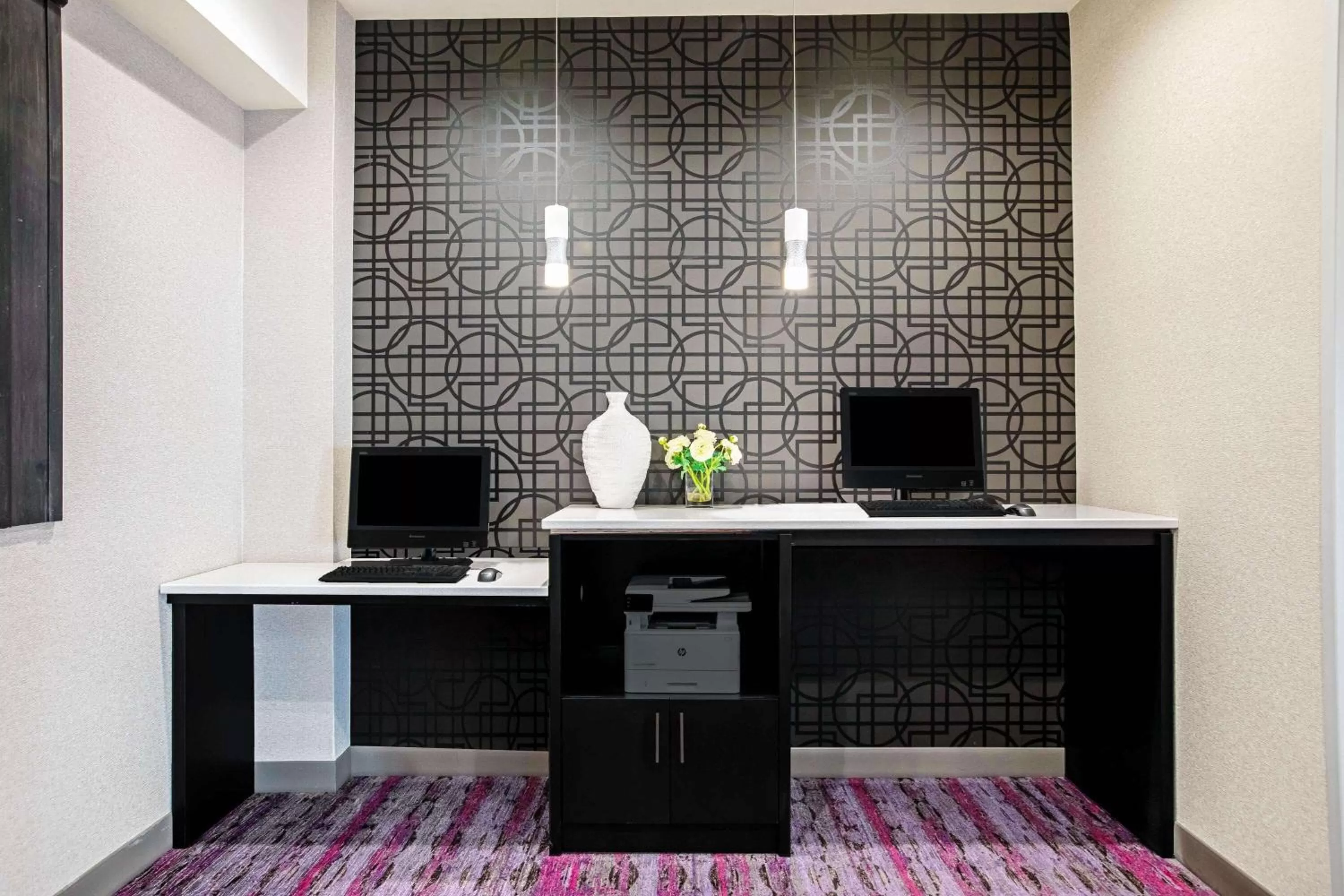 Business facilities in La Quinta by Wyndham Kearney