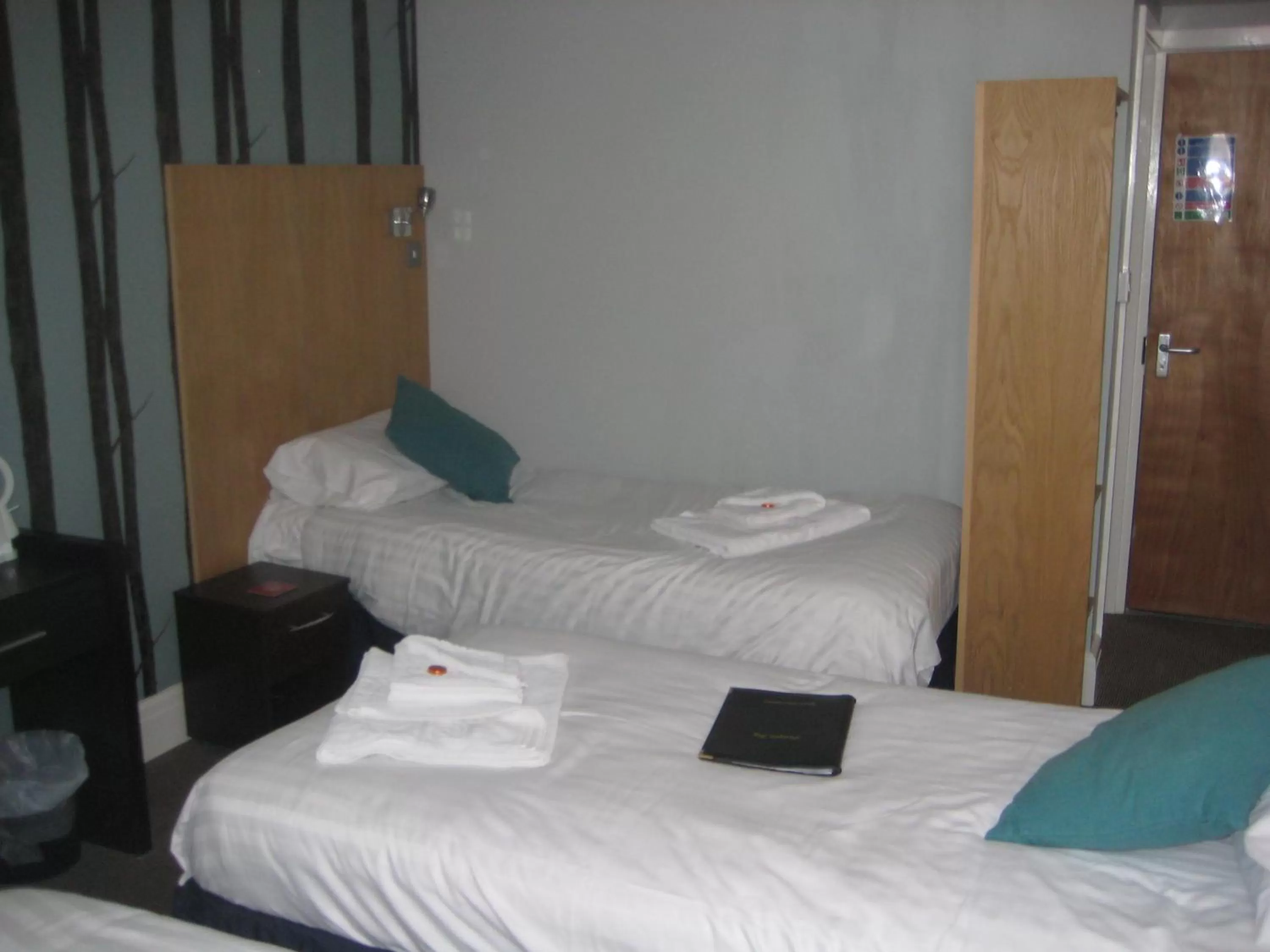 Bedroom, Bed in The Dragonfly