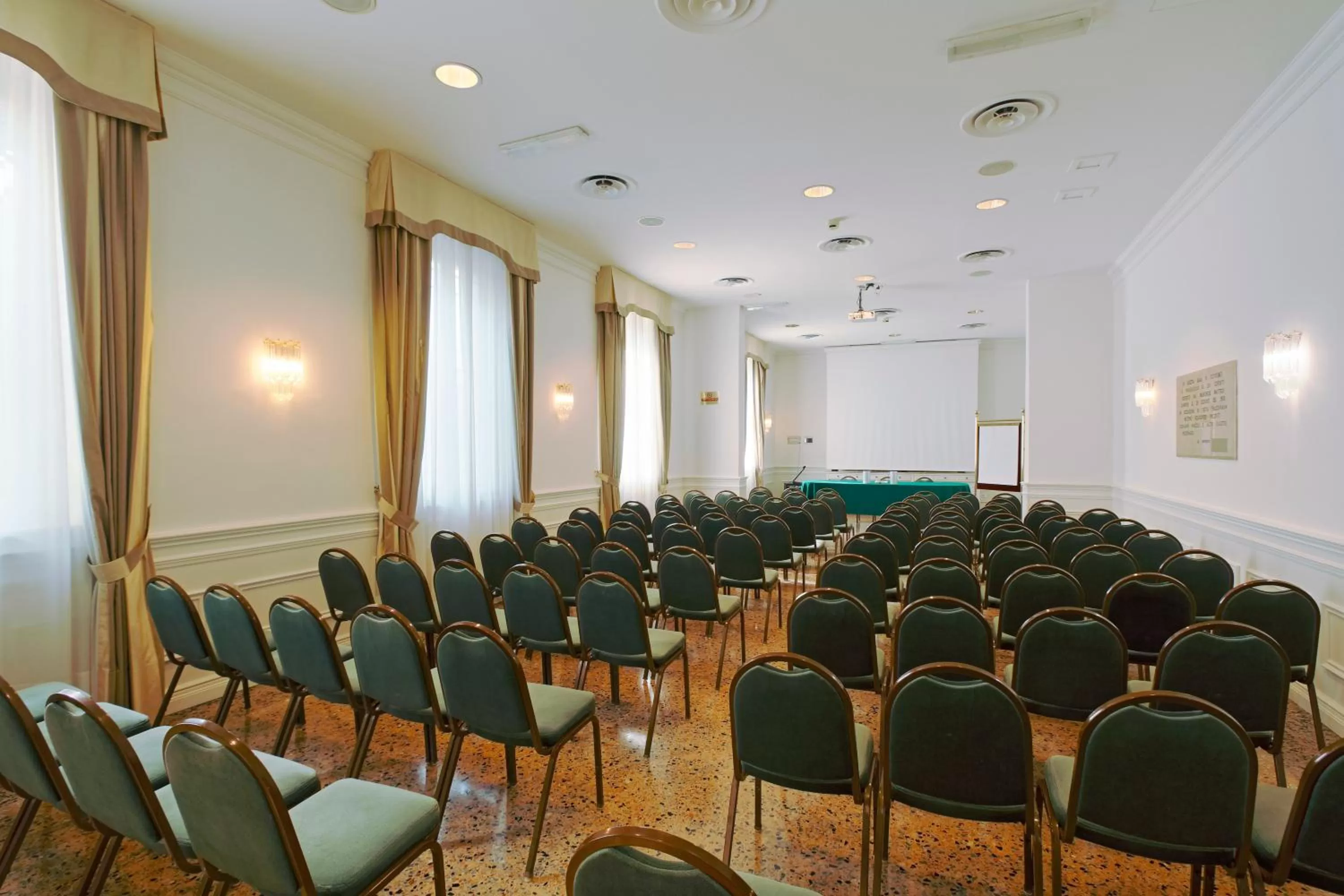 Meeting/conference room in Rechigi Park Hotel