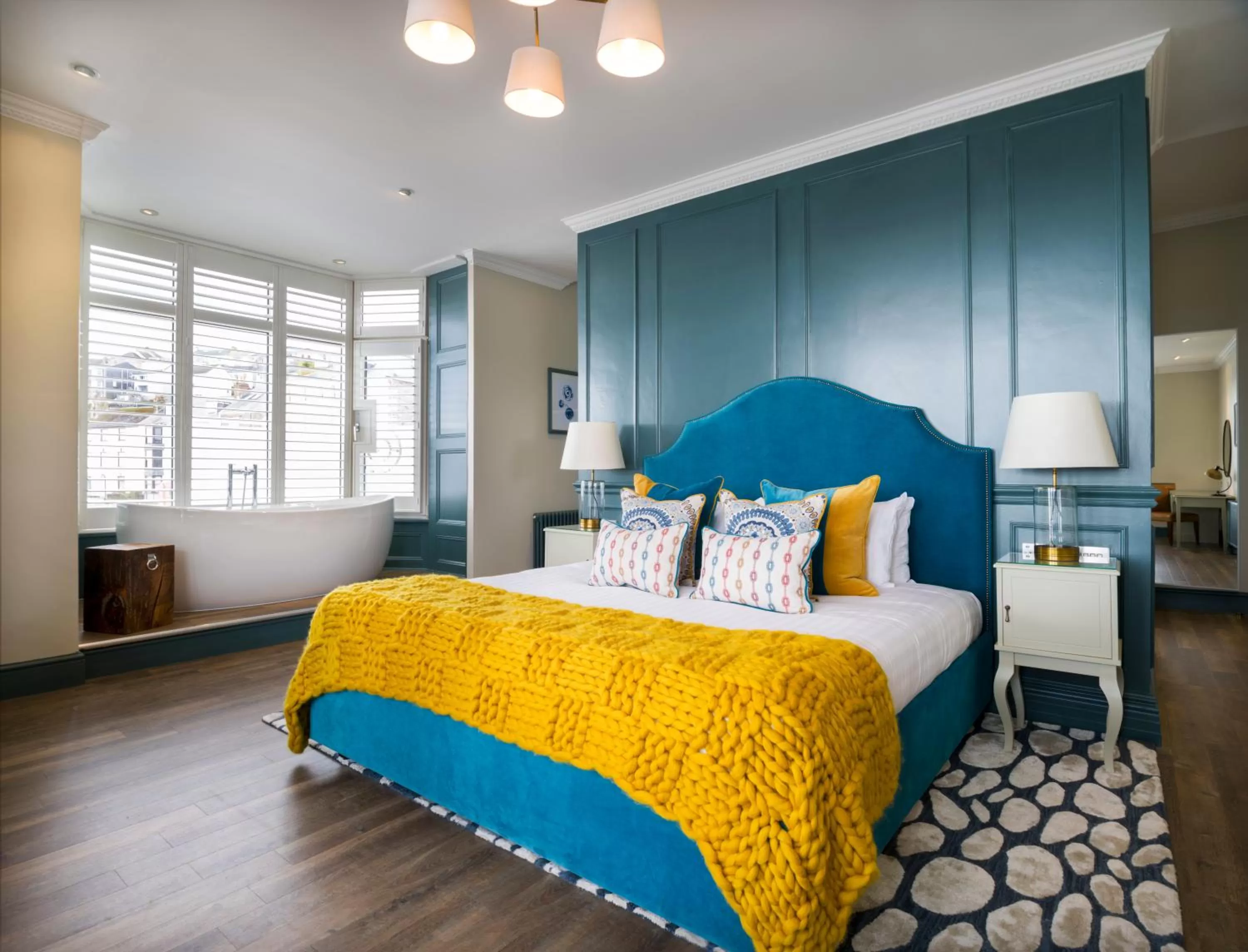 Photo of the whole room, Bed in Greenbank Hotel